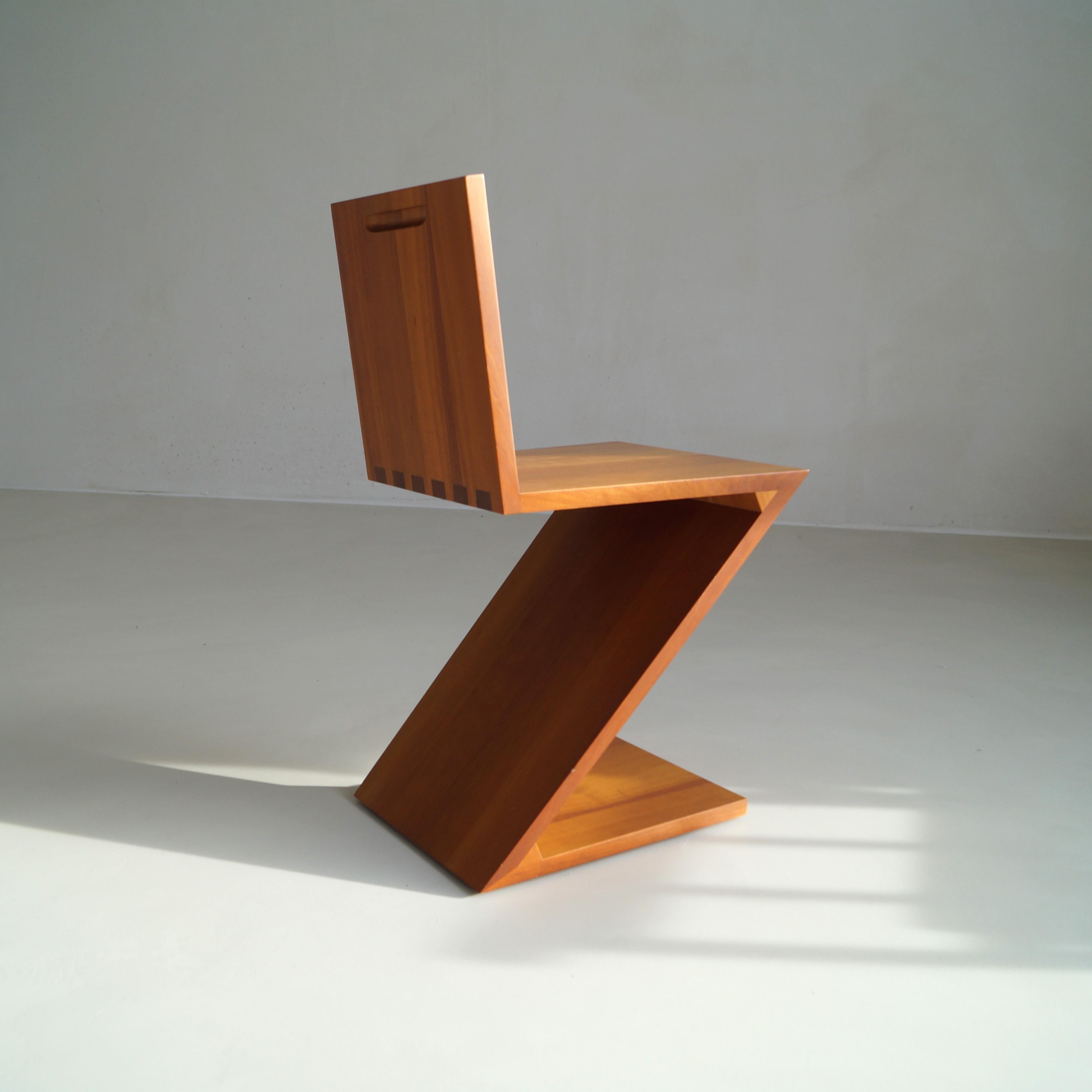 Gerrit Rietveld Zig Zag chair by Cassina, 1990s 1
