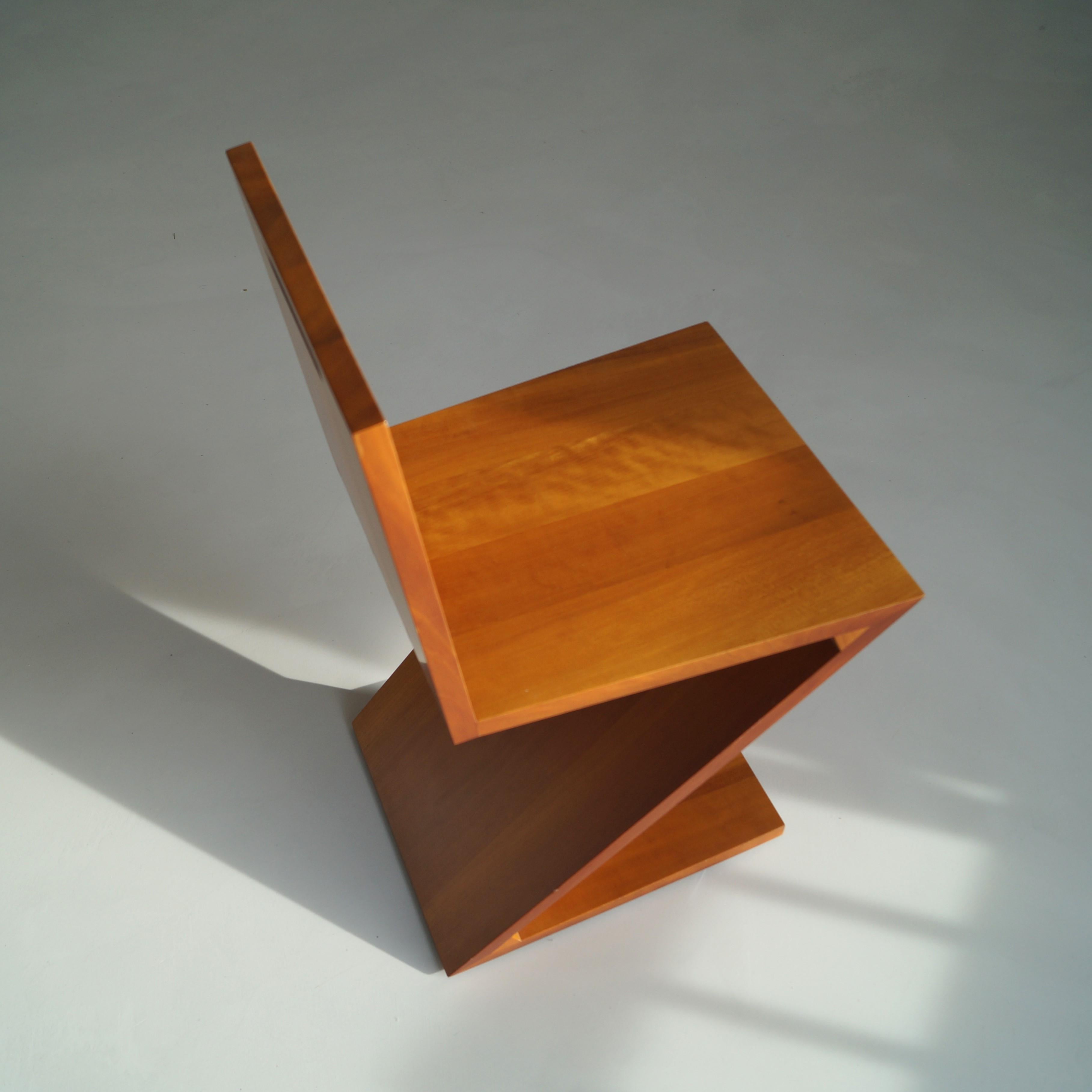 Gerrit Rietveld Zig Zag chair by Cassina, 1990s 2