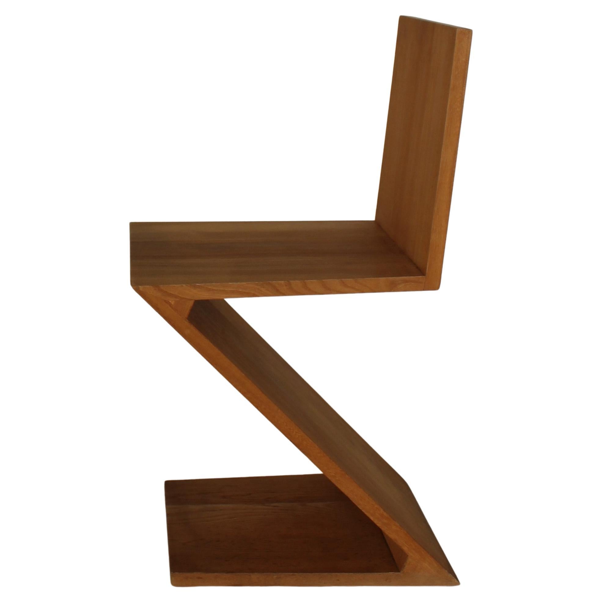  Gerrit Rietveld "Zig-Zag" Chair by Cassina n° 859, Italy 1973  For Sale
