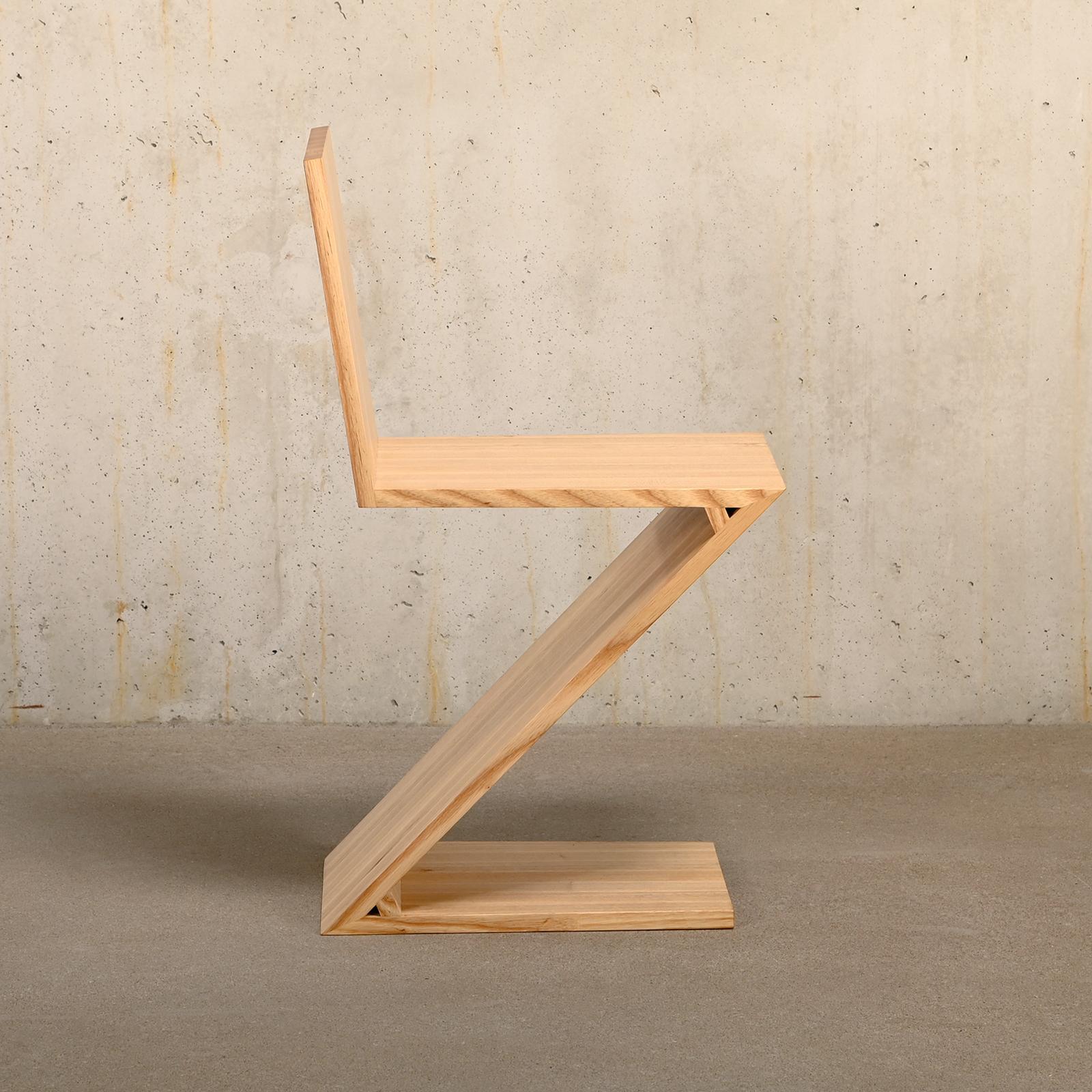Gerrit Rietveld Zig Zag Chair is Ash wood In Good Condition In Amsterdam, NL