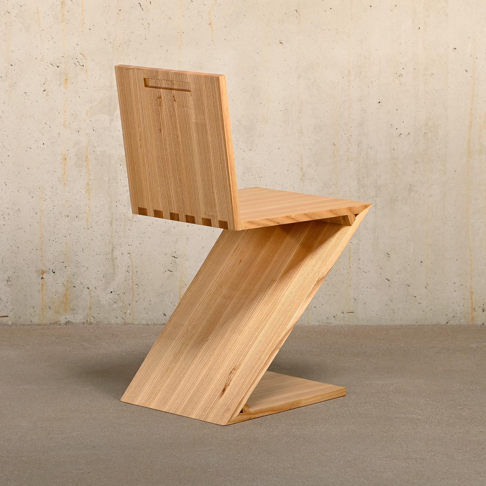 Mid-20th Century Gerrit Rietveld Zig Zag Chair is Ash wood