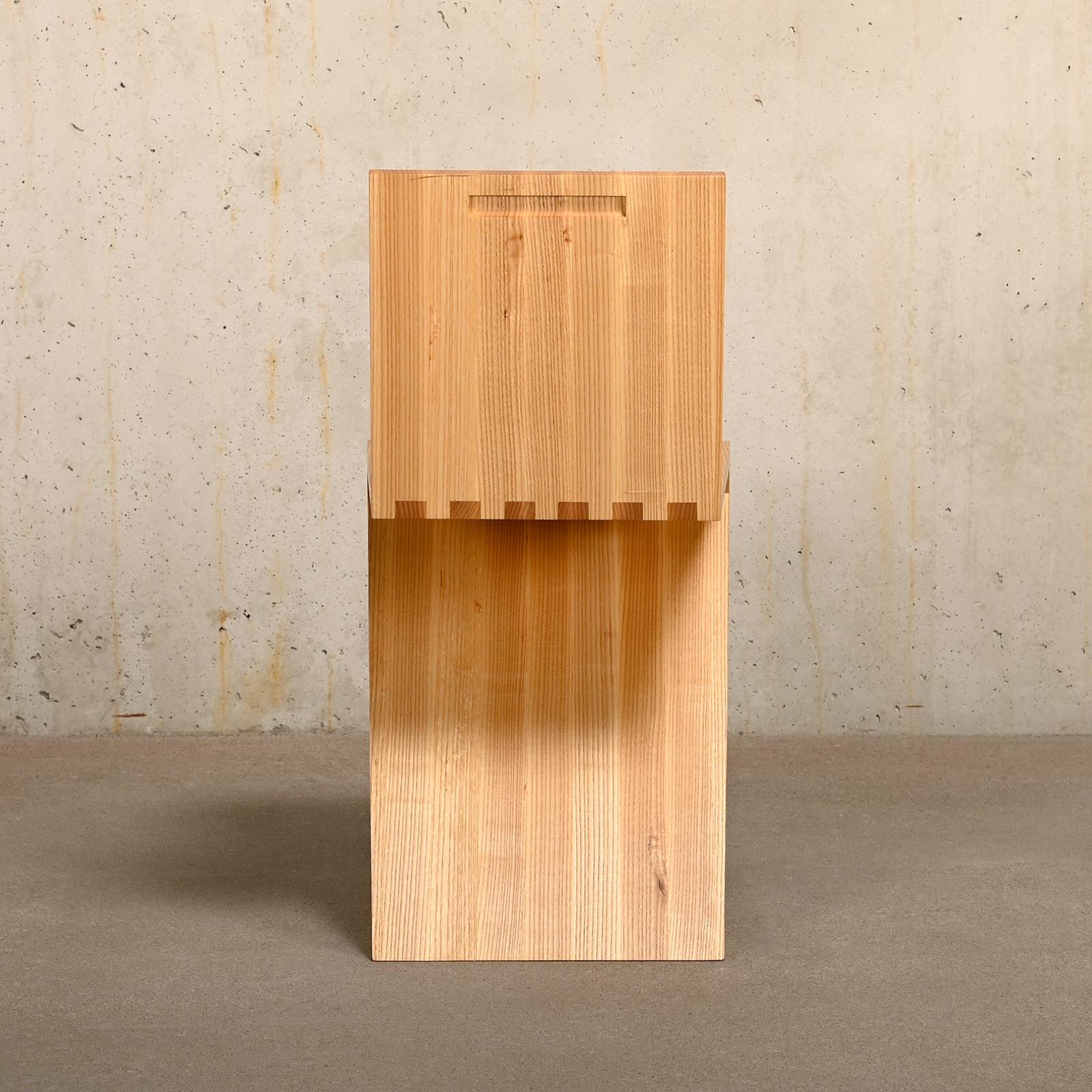 Gerrit Rietveld Zig Zag Chair is Ash wood 1