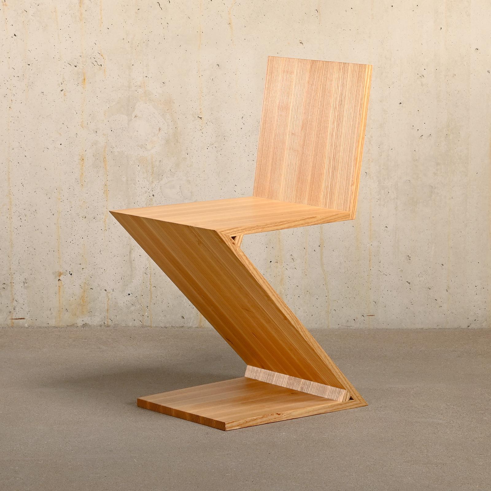 Gerrit Rietveld Zig Zag Chair is Ash wood 3