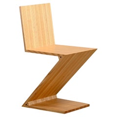 Gerrit Rietveld Zig Zag Stuhl ist Eschenholz