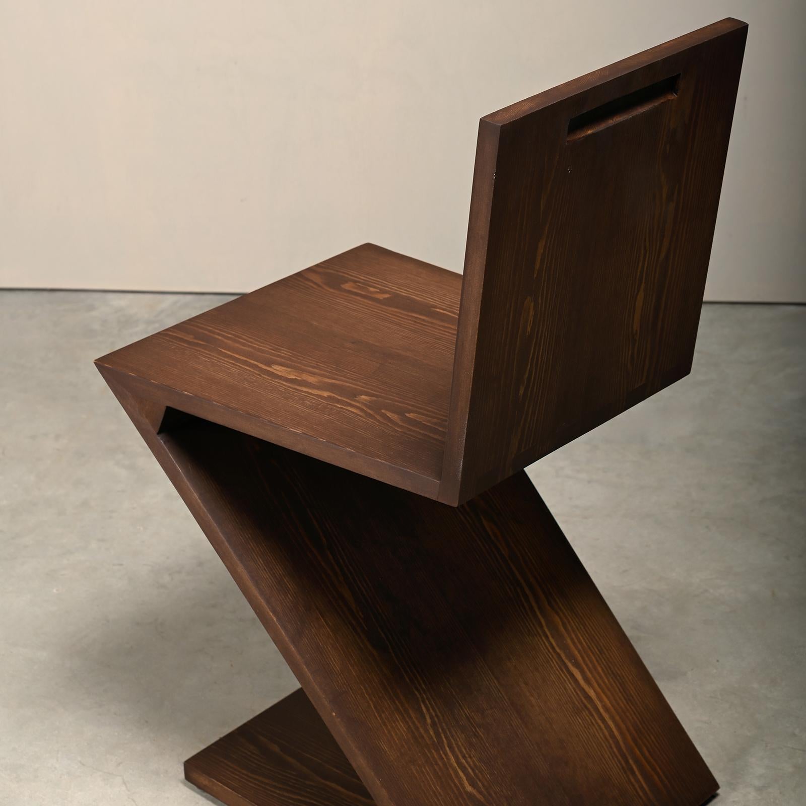 Gerrit Rietveld Stil Zig Zag Stuhl ist dunkelbraun gebeizt Holz 13