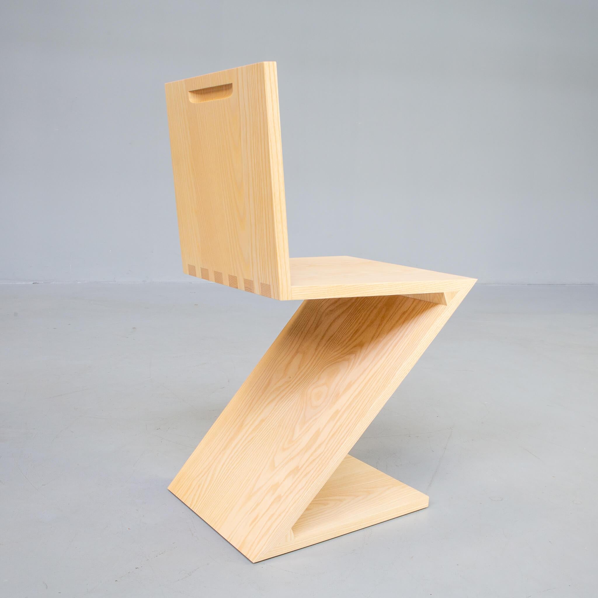 Gerrit Rietveld ‘zigzag’ chair for Cassina set/2 For Sale 4