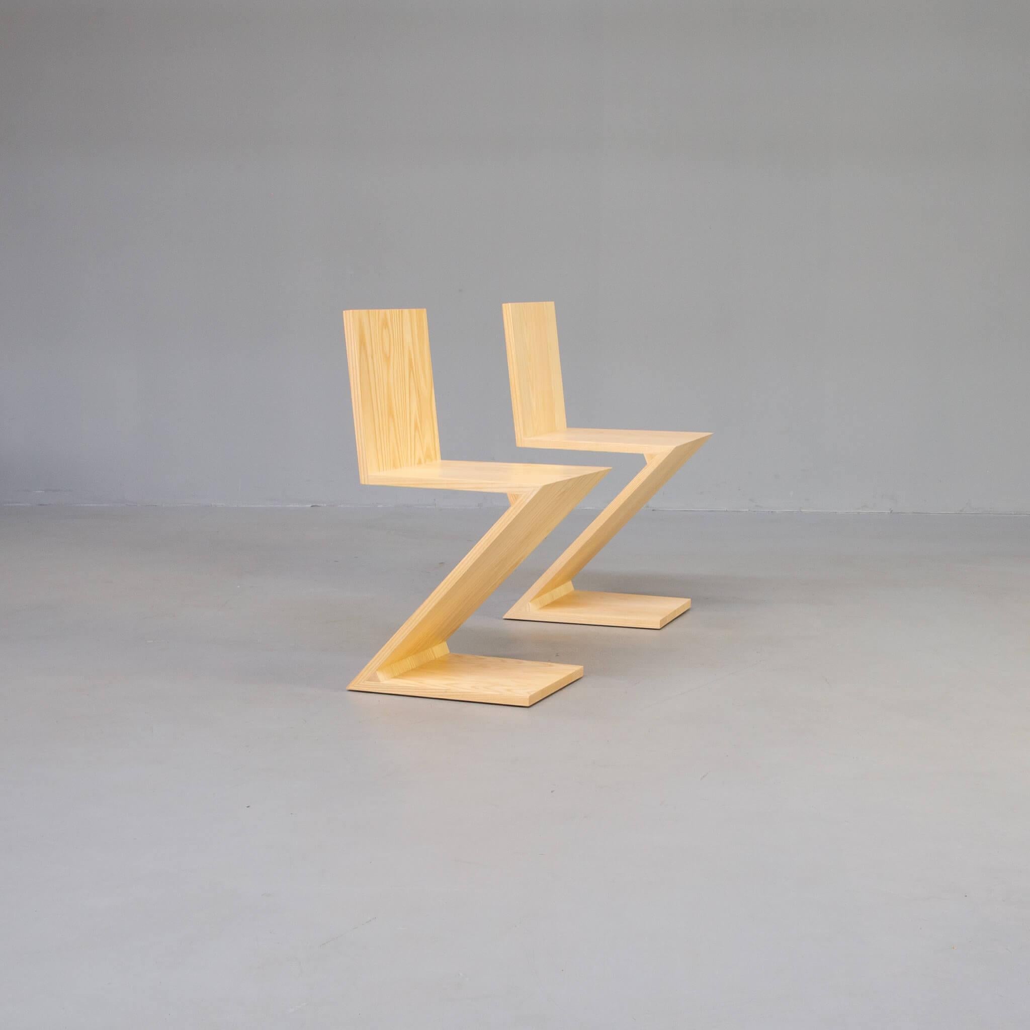 20th Century Gerrit Rietveld ‘zigzag’ chair for Cassina set/2 For Sale