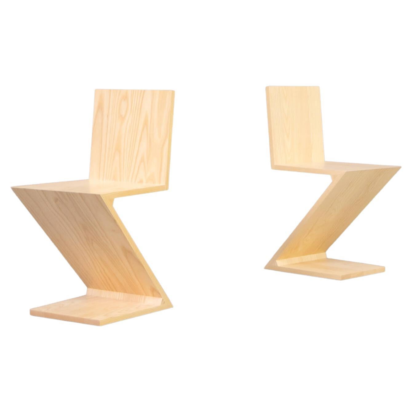 Gerrit Rietveld ‘zigzag’ chair for Cassina set/2