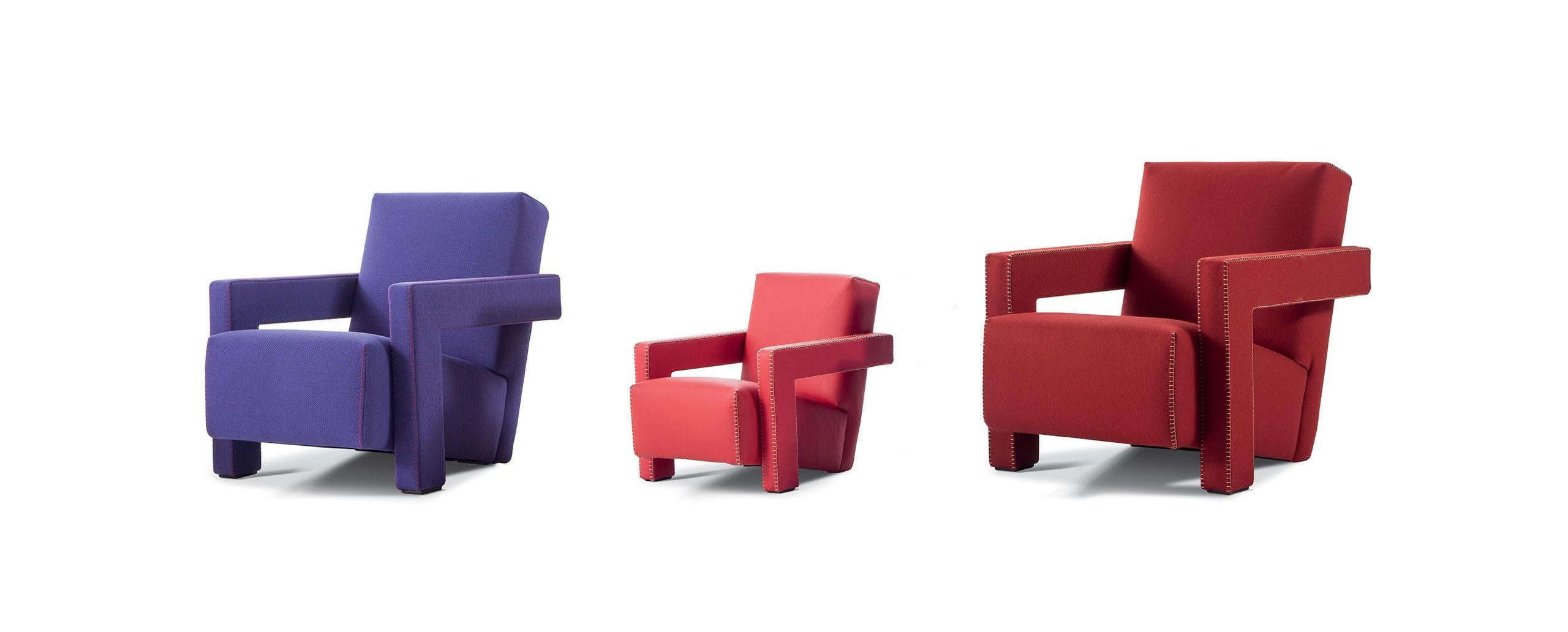 Armchair designed by Gerrit Thomas Rietveld in 1935. Relaunched in 2015.
Manufactured by Cassina in Italy.

Cassina offers a new reinterpretation of the iconic model dated 1935: it is a new version, with reduced sizes to be ergonomically suited