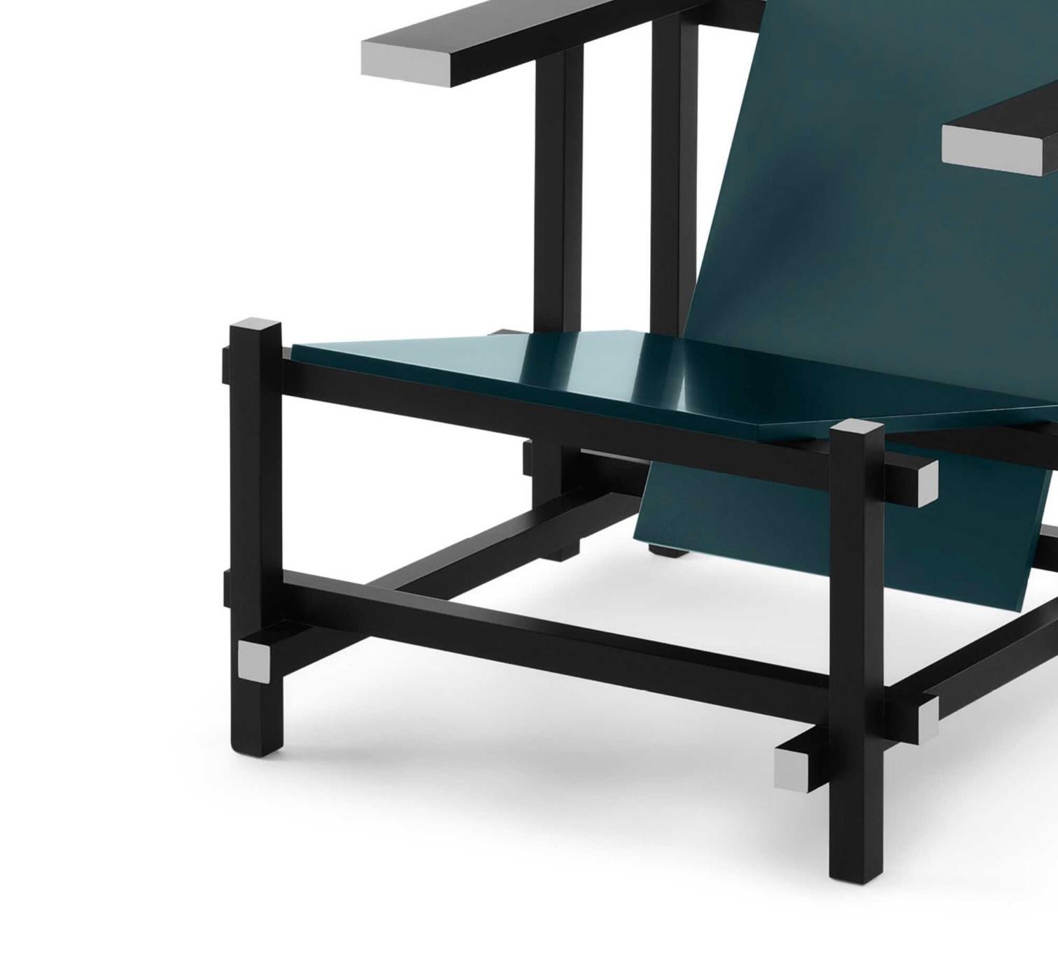 Fauteuil noir, rouge et bleu de Gerrit Thomas Rietveld pour Cassina en vente 3