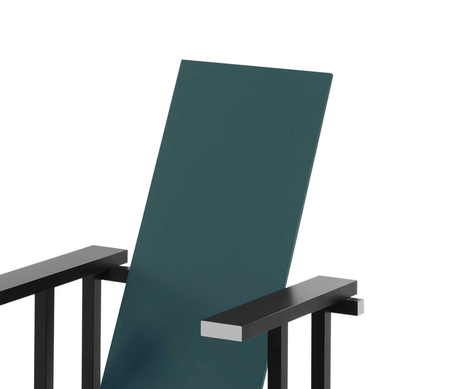 Fauteuil noir, rouge et bleu de Gerrit Thomas Rietveld pour Cassina en vente 2