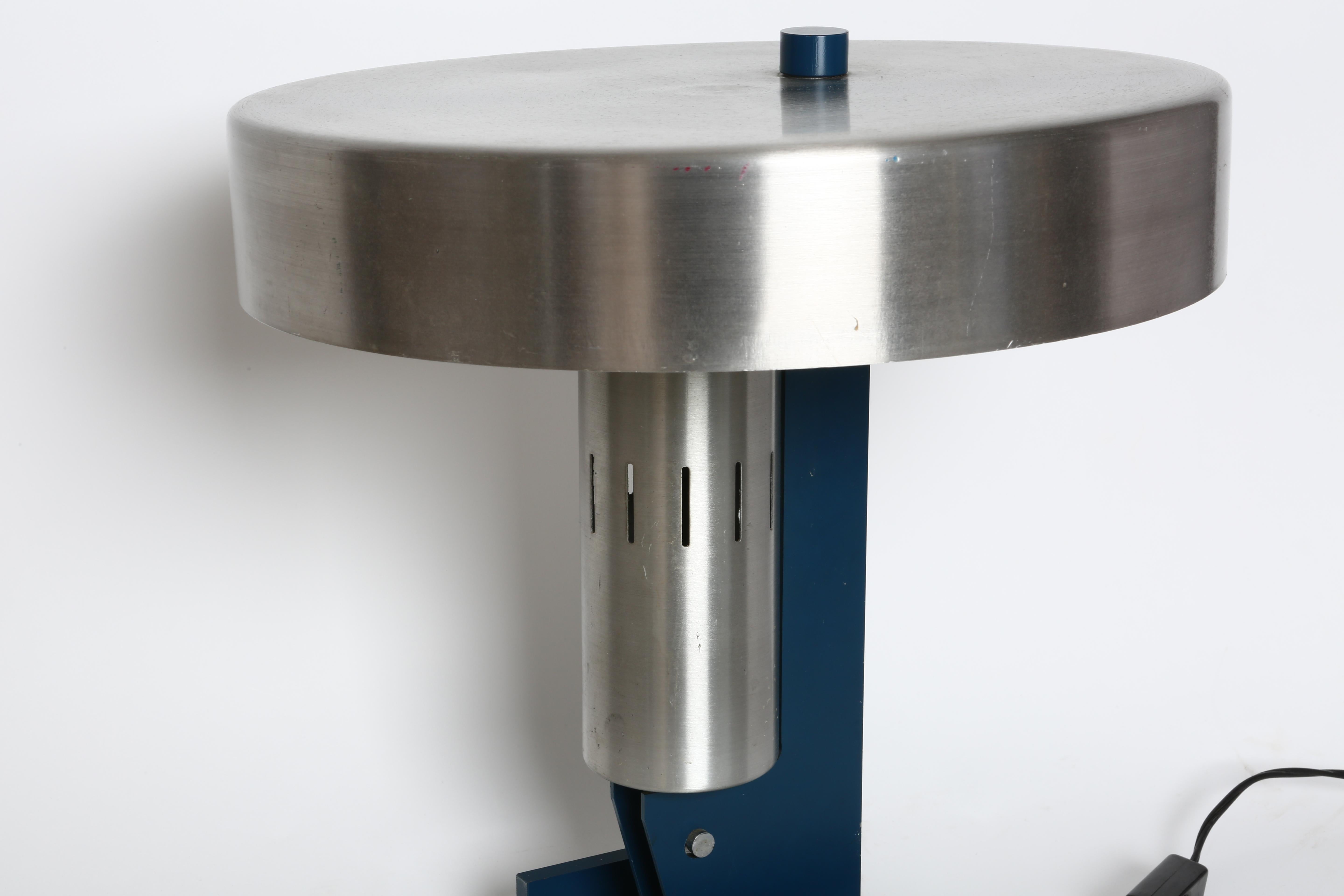 Metà XX secolo Lampada da tavolo Gerrit Thomas Rietveld per Gispen, Italia anni '60 in vendita