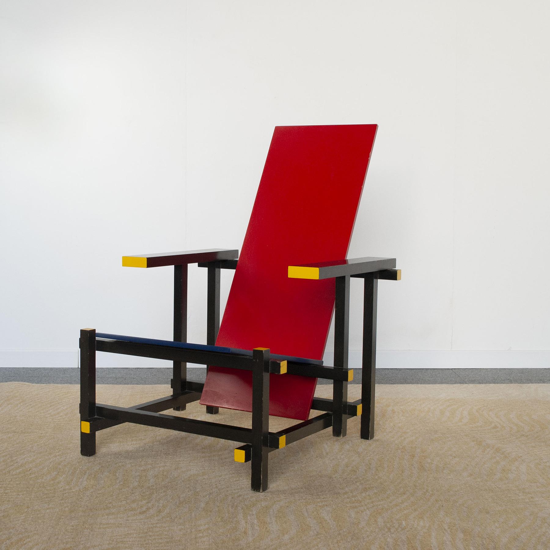 Gerrit Thomas Rietveld, roter und blauer Stuhl für Cassina (Moderne der Mitte des Jahrhunderts) im Angebot