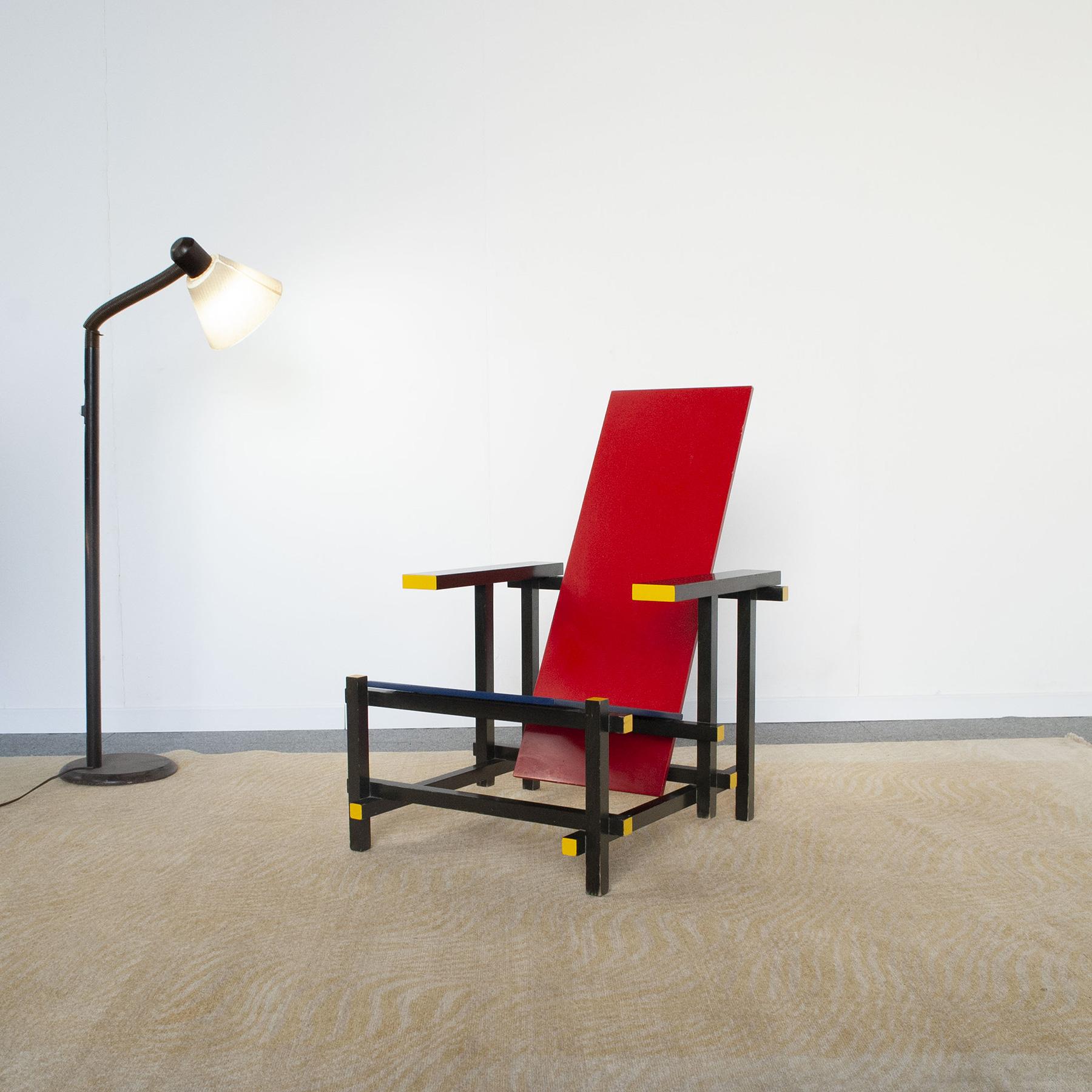 Gerrit Thomas Rietveld, roter und blauer Stuhl für Cassina (Italienisch) im Angebot