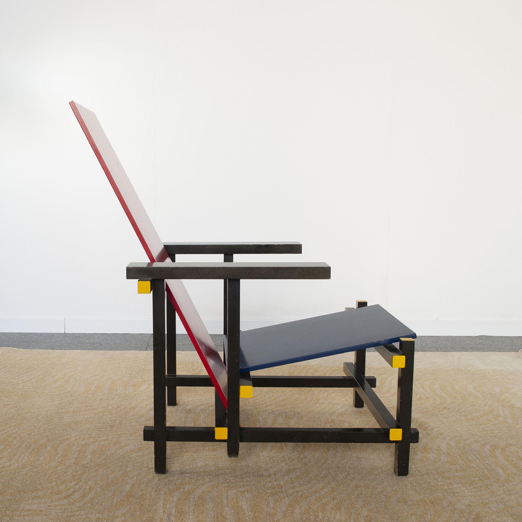 Gerrit Thomas Rietveld, roter und blauer Stuhl für Cassina (Buchenholz) im Angebot
