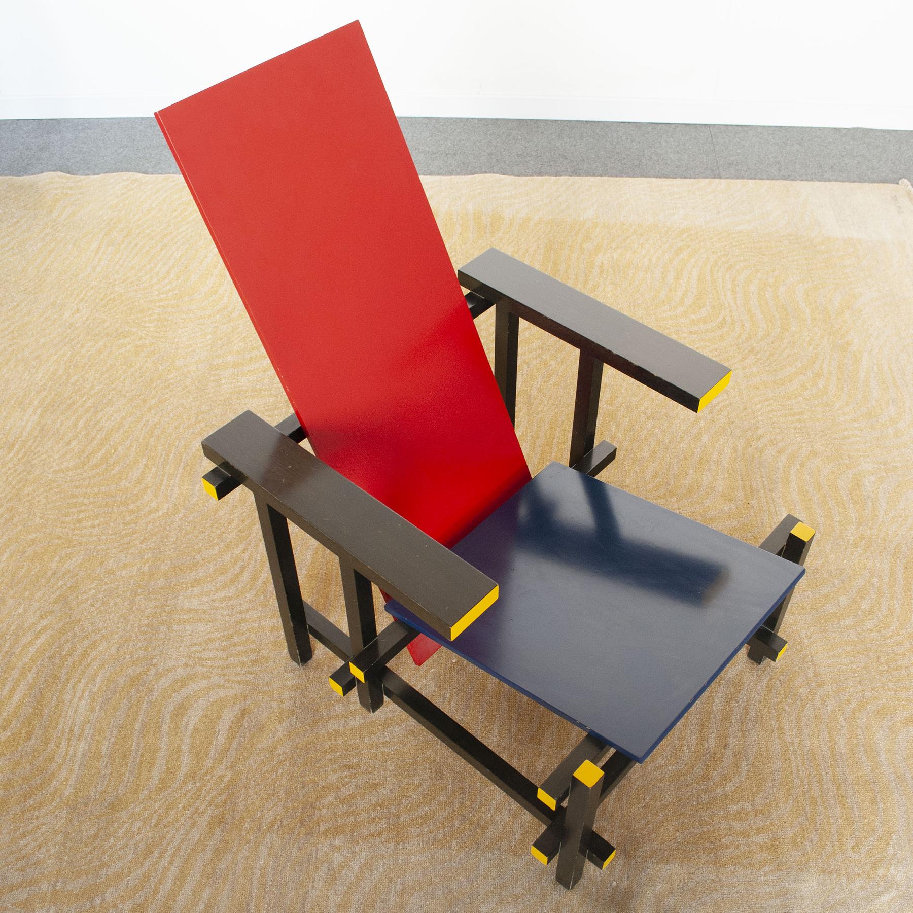 Gerrit Thomas Rietveld Red and Blu Chair for Cassina In Good Condition For Sale In bari, IT