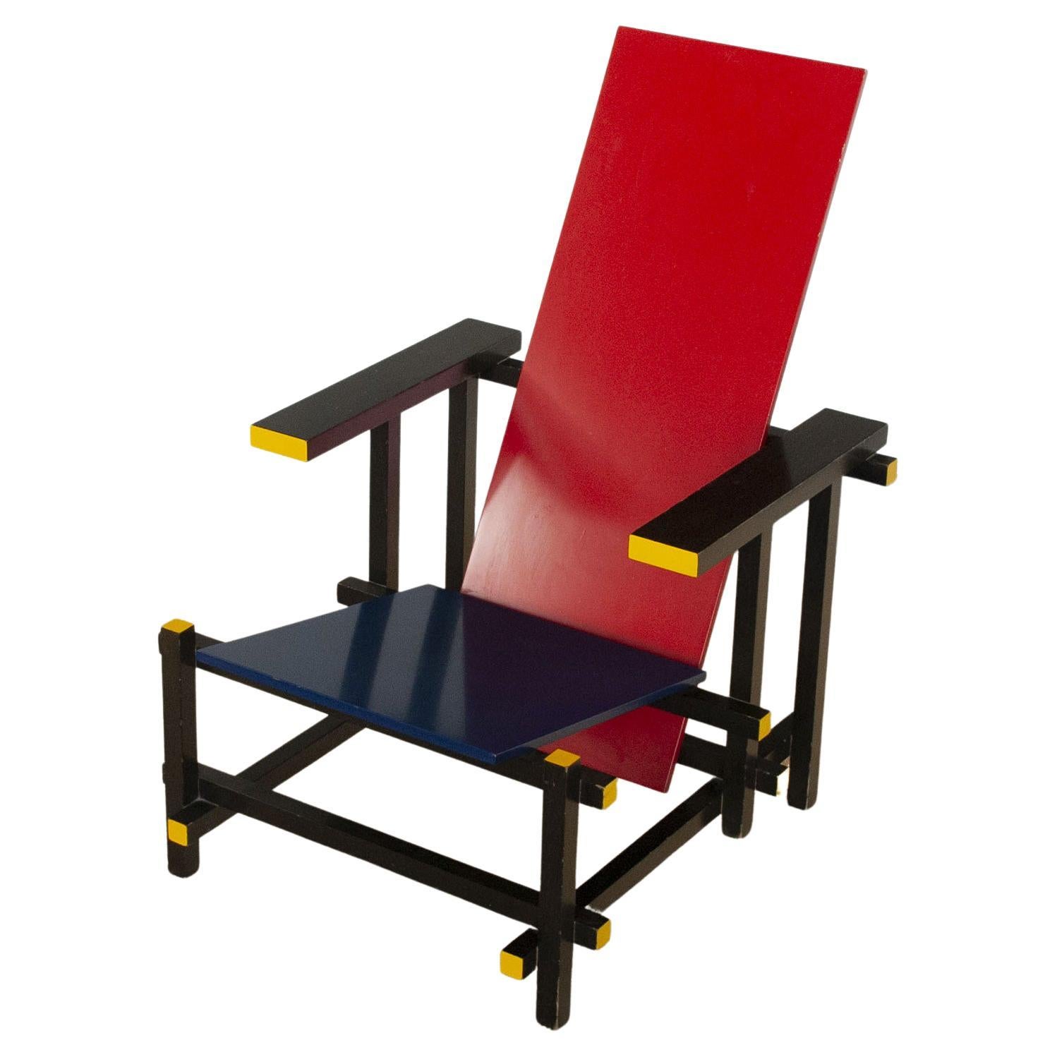 Gerrit Thomas Rietveld, roter und blauer Stuhl für Cassina im Angebot
