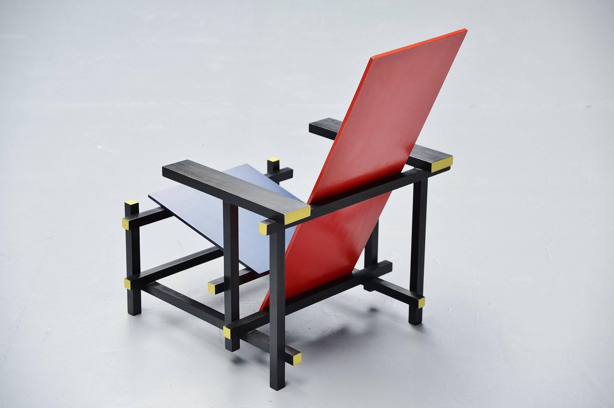 Gerrit Thomas Rietveld Rot-Blauer Stuhl Gerard van de Groenekan:: 1966 im Zustand „Hervorragend“ in Roosendaal, Noord Brabant