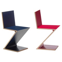 Gerrit Thomas Rietveld Satz von zwei  Zig Zag Stuhl für Cassina