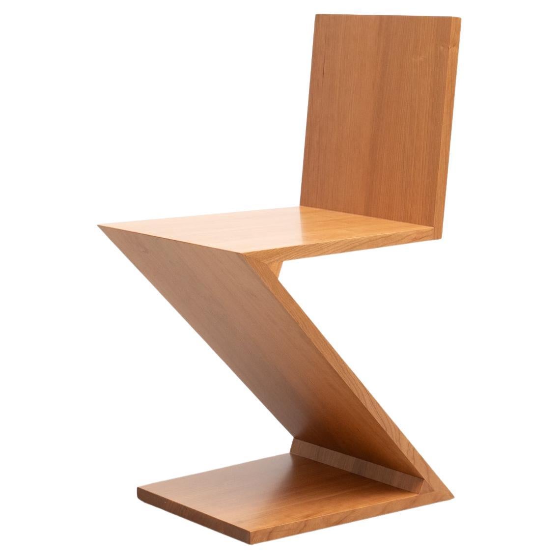 Chair designed by Gerrit Thomas Rietveld in 1934. 

Manufactured by Cassina in Italy, relaunched in 1973/2011.

Designed by Gerrit Rietveld, this chair provided an early example of a cantilevered seat, and is composed of four wood boards