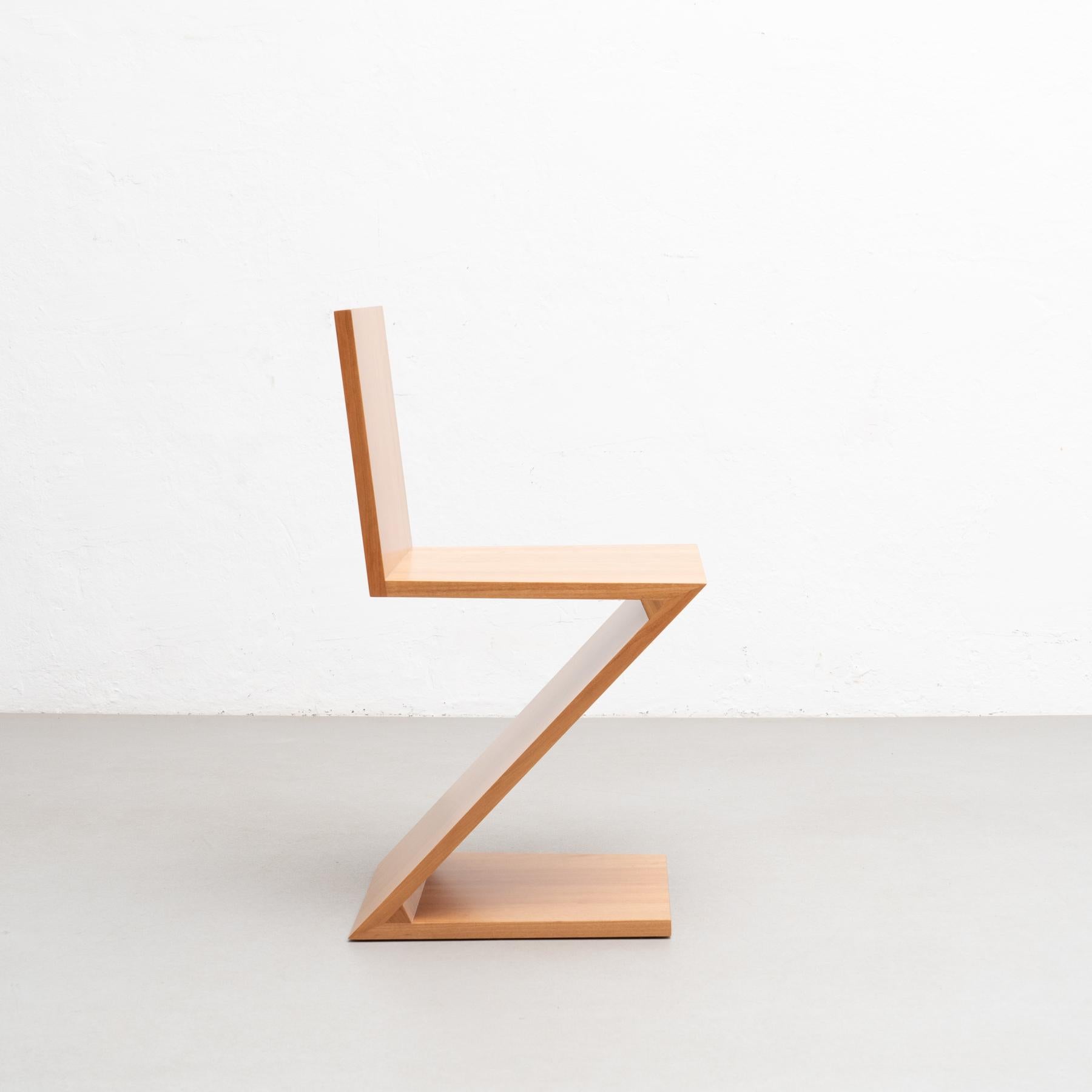 Contemporary Gerrit Thomas Rietveld Zig Zag Chair by Cassina