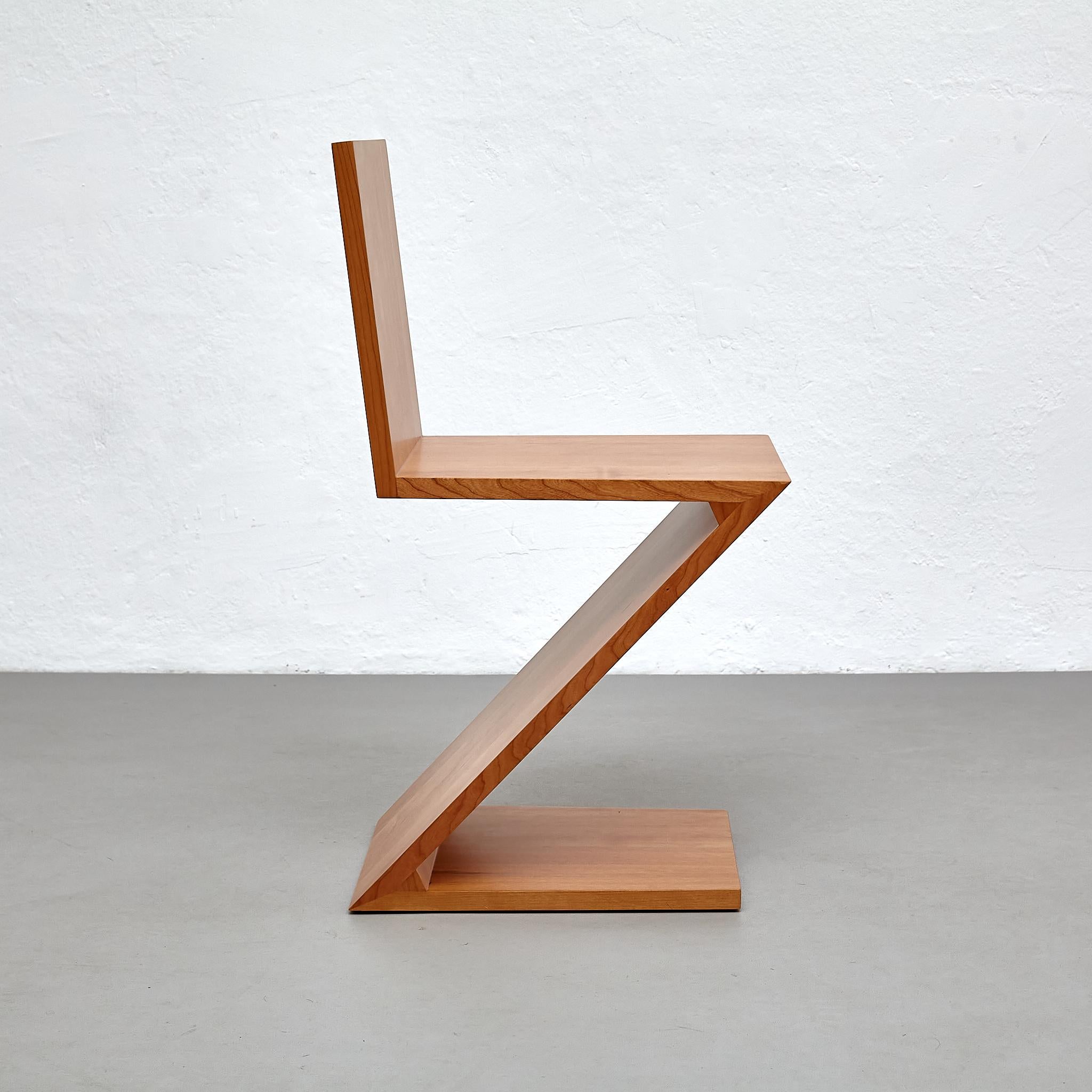 Contemporary Gerrit Thomas Rietveld Zig Zag Chair by Cassina For Sale