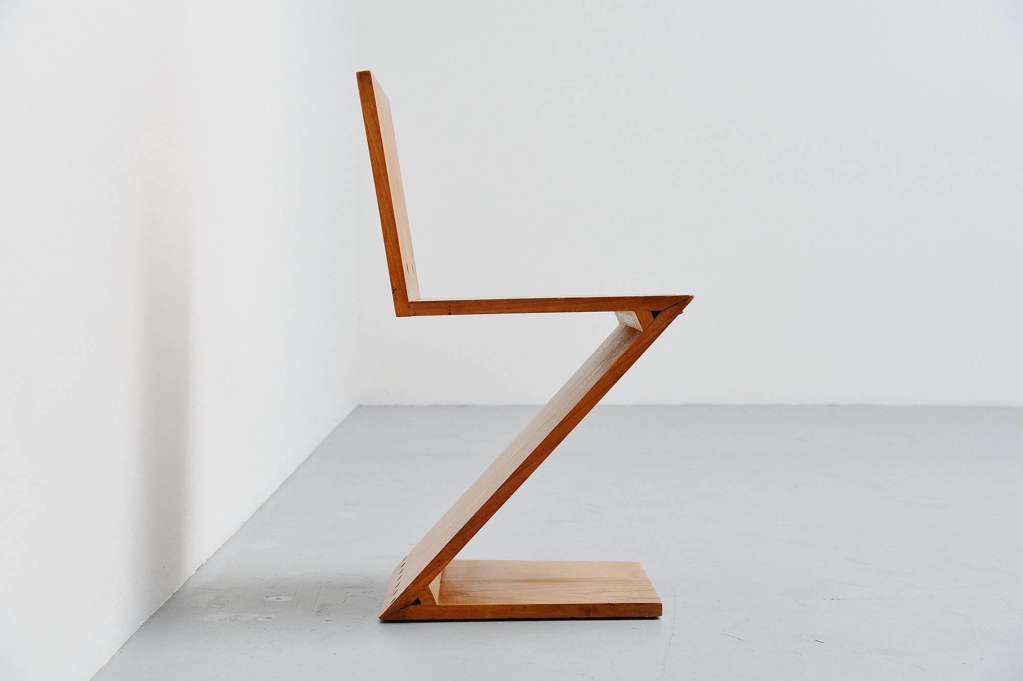 Design iconic chair of all design chairs, this rare and worldwide known Zig Zag chair designed by one of the most important architects and designers Holland has ever known. The zig zag chair was originally designed in 1934 but was produced and made