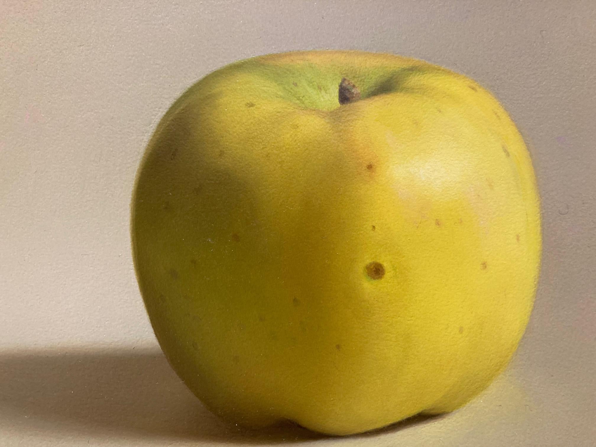 Gelbes Appel-Stillleben mit gelbem Apfel, Ölgemälde auf Tafel, auf Lager  – Painting von Gerrit Wijngaarden