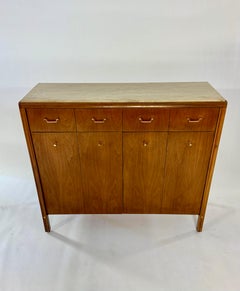 Due credenze in noce "Gerry Zanck Gregori" con finiture in ottone e piano in travertino