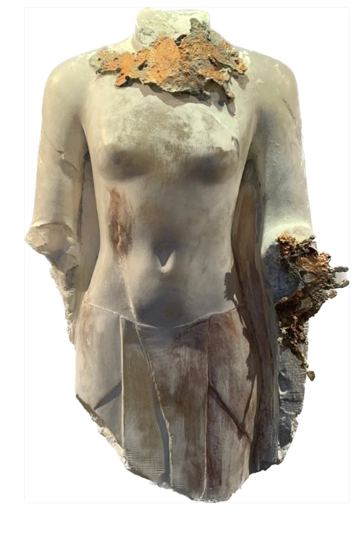 Gerti Bierenbroodspot Nude Sculpture – Arsinoe IV Alabaster-Skulptur, Gold, Kupfer, zeitgenössisch, auf Lager