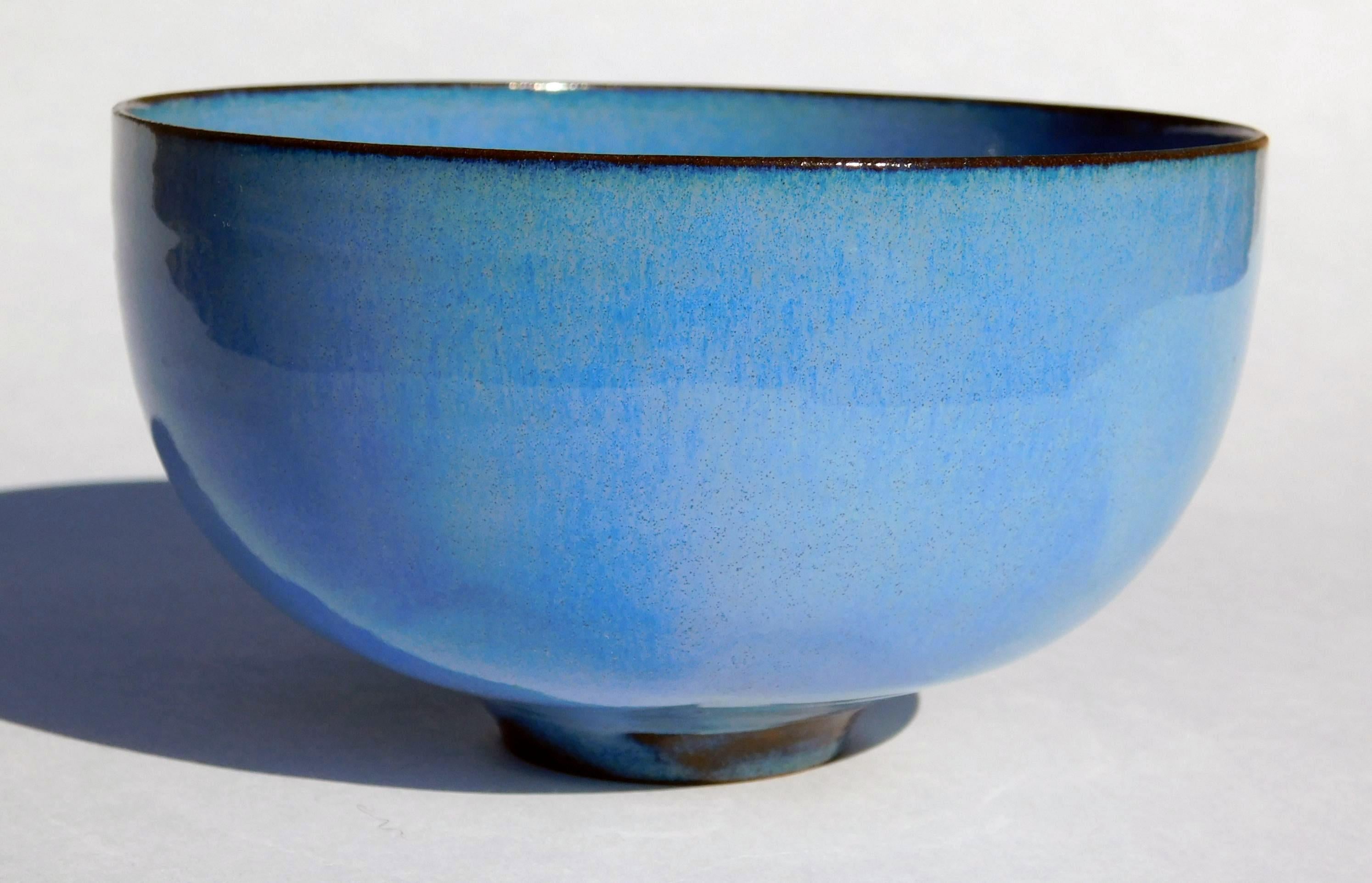 Studio Pottery footed bowl in mint condition by Otto & Gertrud Natzler.
Signed “Natzler” on the bottom. Measures: 3