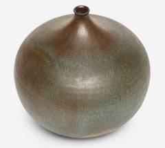 Gertrud and Otto Natzler Round Bottle with Lip, 1967