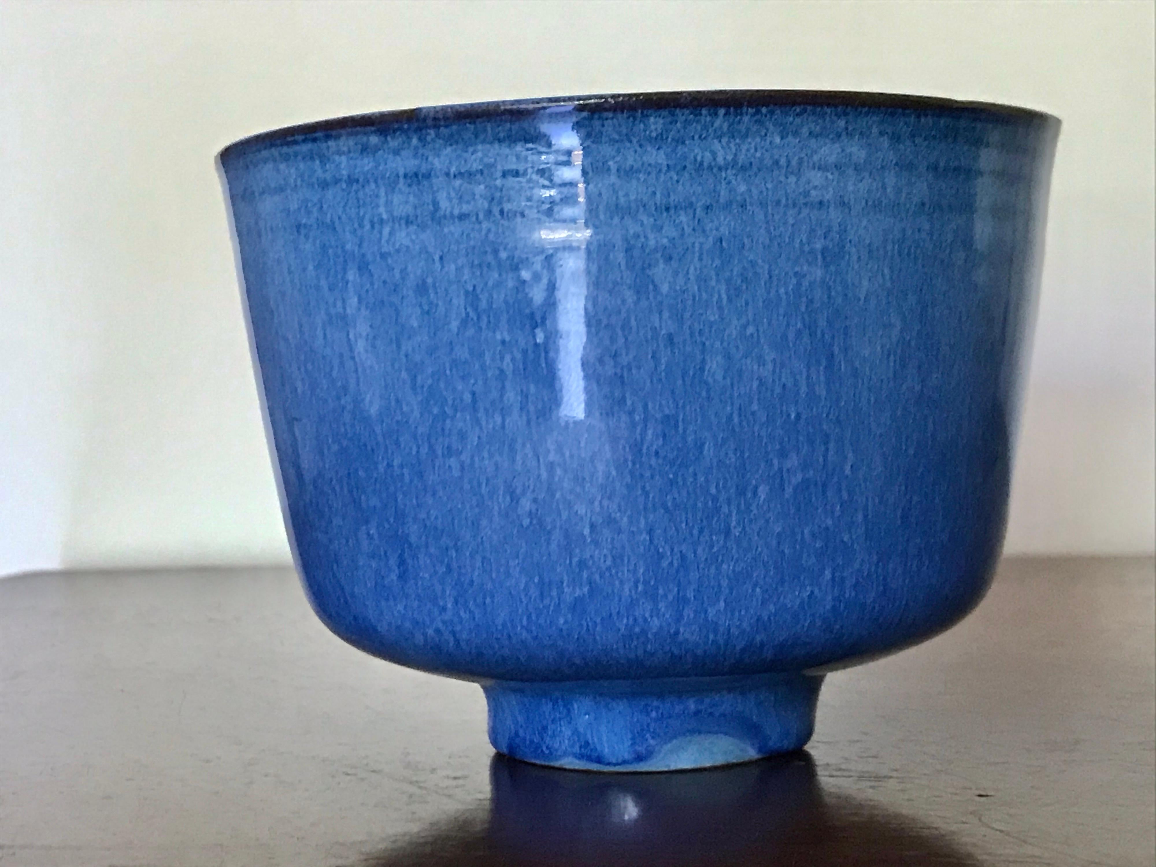 Gertrud + Otto Natzler Studio Pottery Vase Bowl In Excellent Condition For Sale In Los Angeles, CA