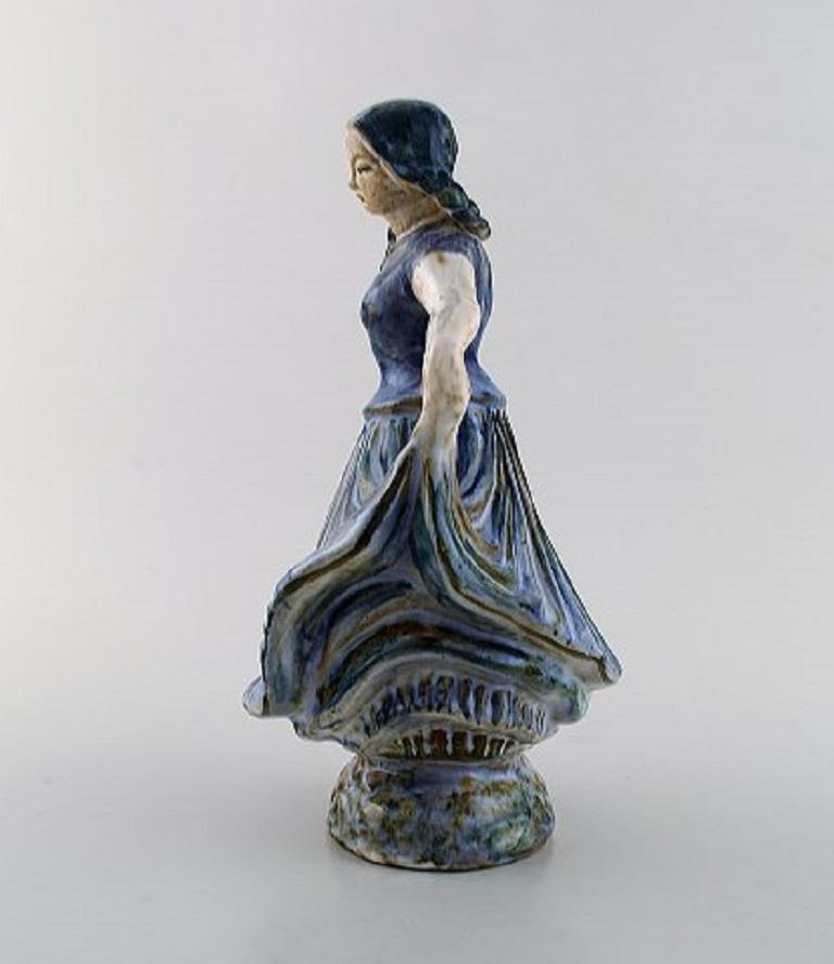 Gertrud Kudielka 1896-1984 for Hjorth (Bornholm). Dancing girl in glazed ceramics, 1960s.
Measures: 27 x 18 cm.
In very good condition.
Stamped.