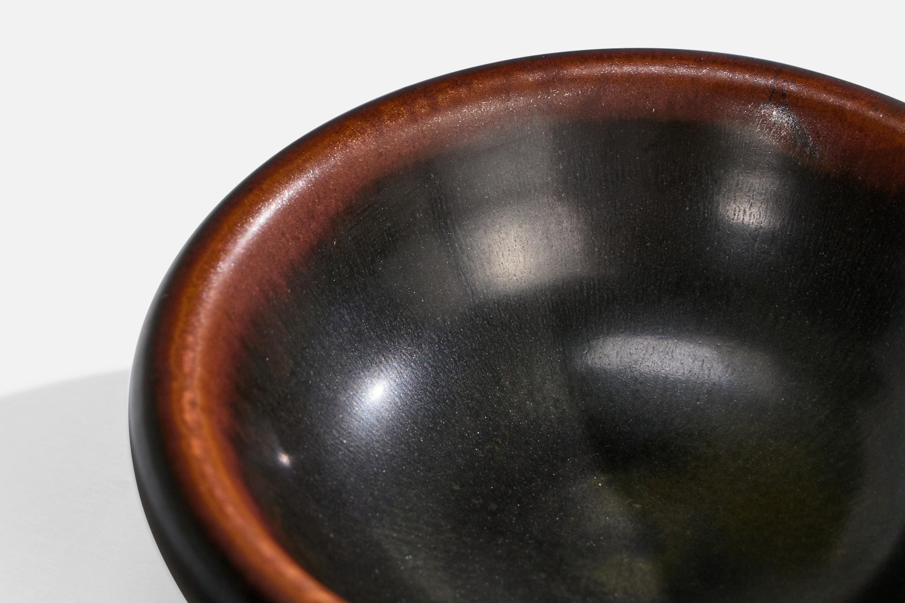 Gertrud Lönegren, Bowl, Stoneware, Sweden, 1940s In Good Condition For Sale In High Point, NC
