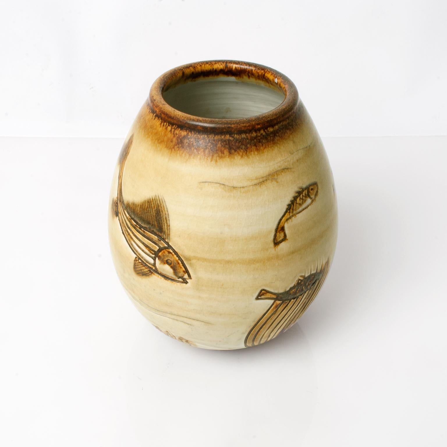 Gruppe von drei Keramikvasen mit Fischmotiv von Gertrud Lonegren für Rorstrand im Angebot 3