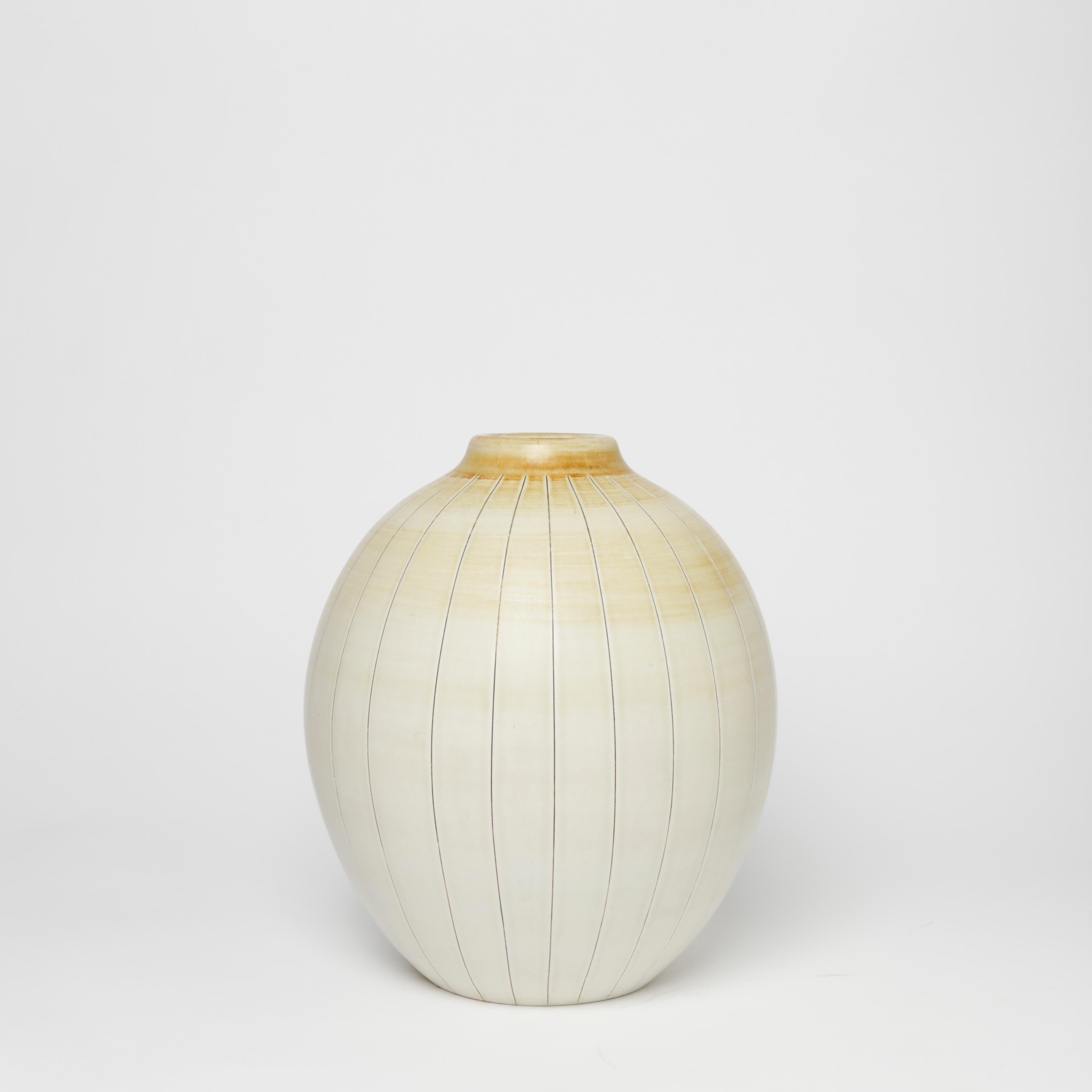 Stoneware vase by Gertrud Lönegren for Rörstrand 1940s with light beige glaze.
Measure: Height 26.5cm/10.4