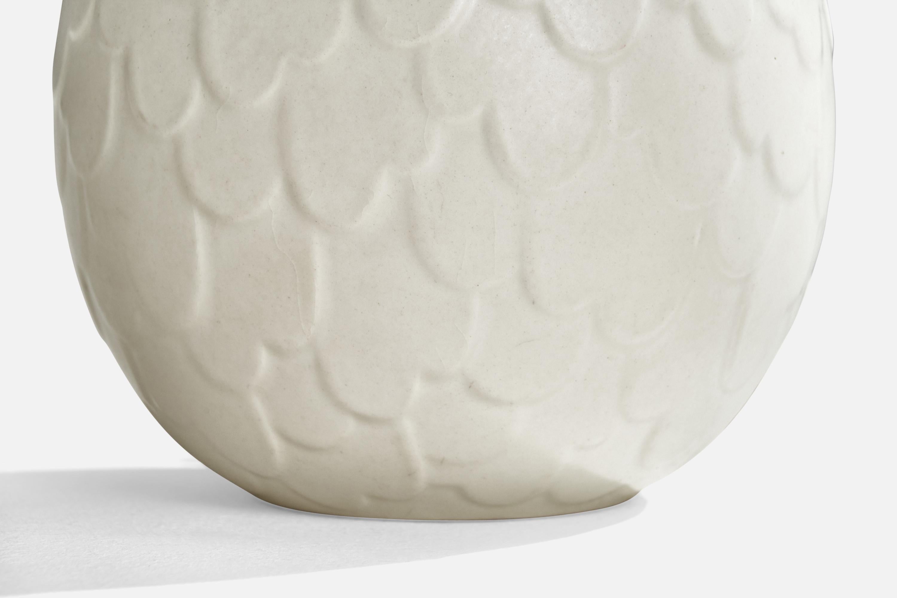 Milieu du XXe siècle Gertrud Lönegren, lampe de table, grès, laiton, Suède, années 1940 en vente