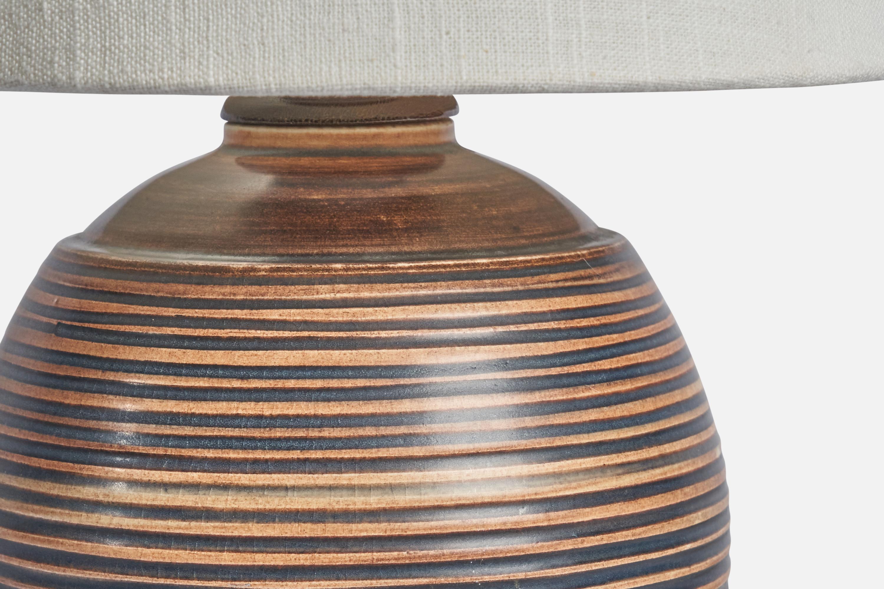 Gertrud Lönegren, Table Lamp, Stoneware, Sweden, 1940s In Good Condition In High Point, NC