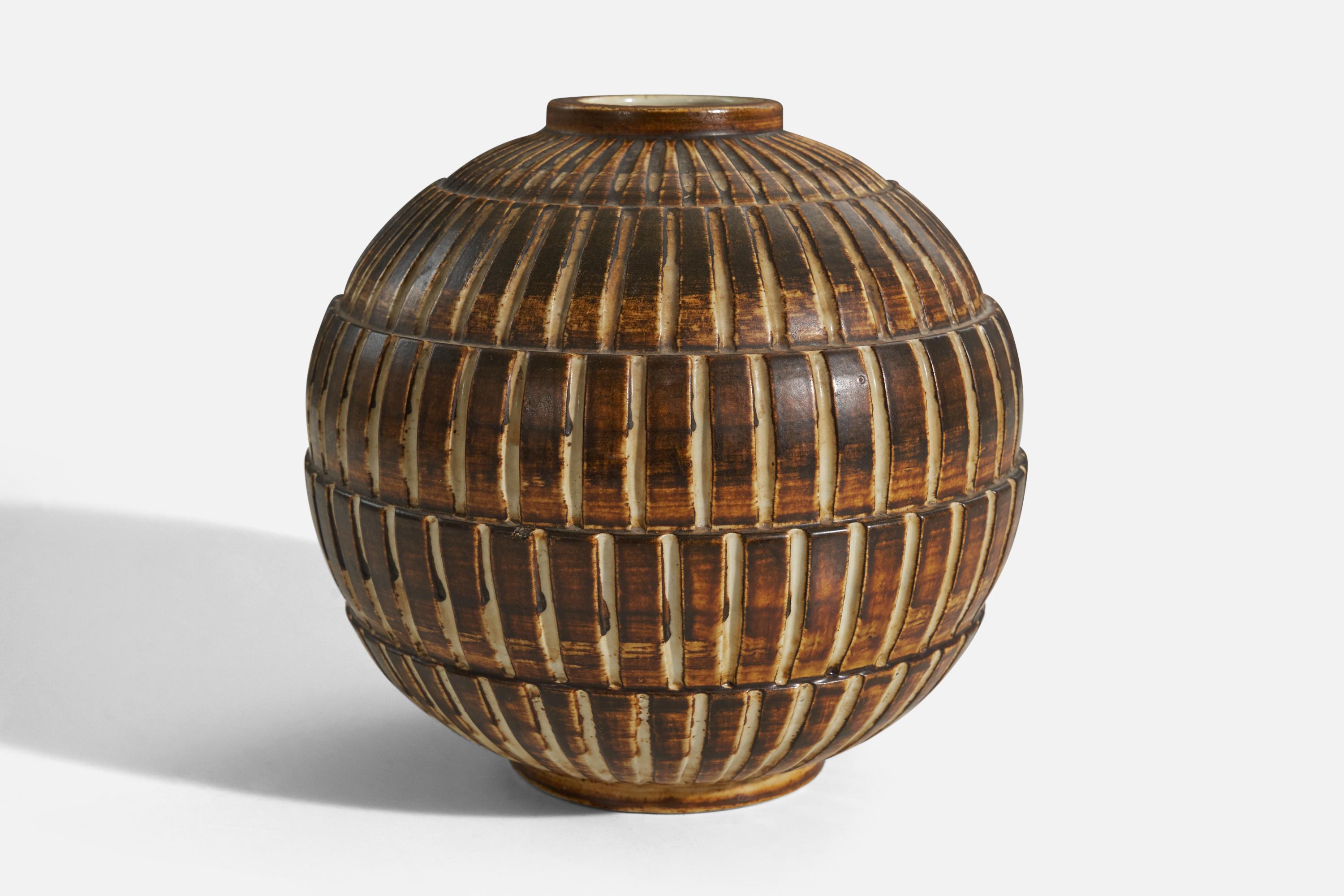 Mid-Century Modern Gertrud Lönegren, Vase, Brown Glazed Stoneware, Rörstrand, Sweden, 1940s For Sale