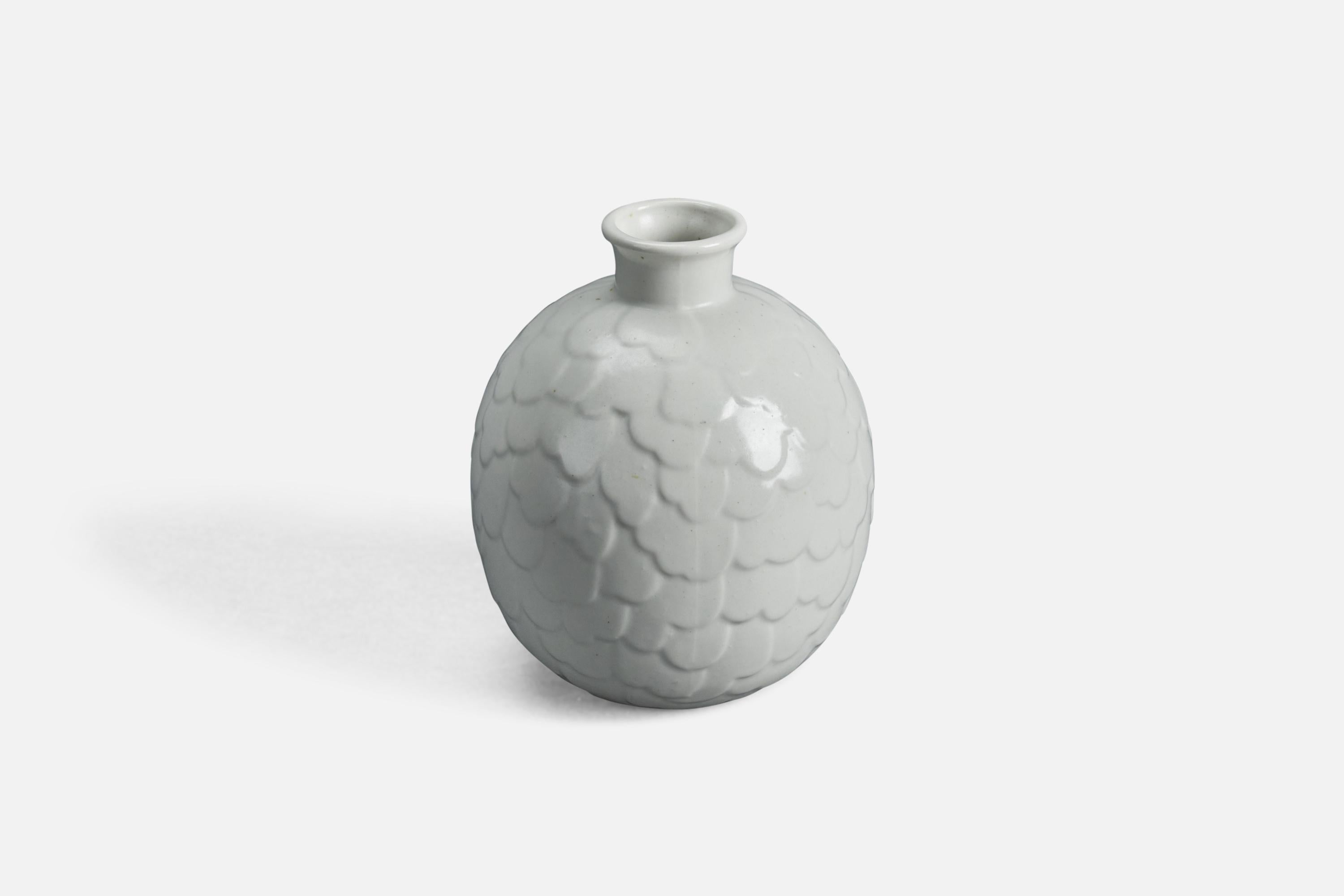 Scandinavo moderno Gertrud Lönegren, Vaso, Gres smaltato bianco, Svezia, anni '50 in vendita