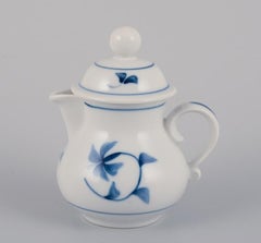 Gertrud Vasegaard for Royal Copenhagen "Noblesse." Small milk jug and sugar bowl