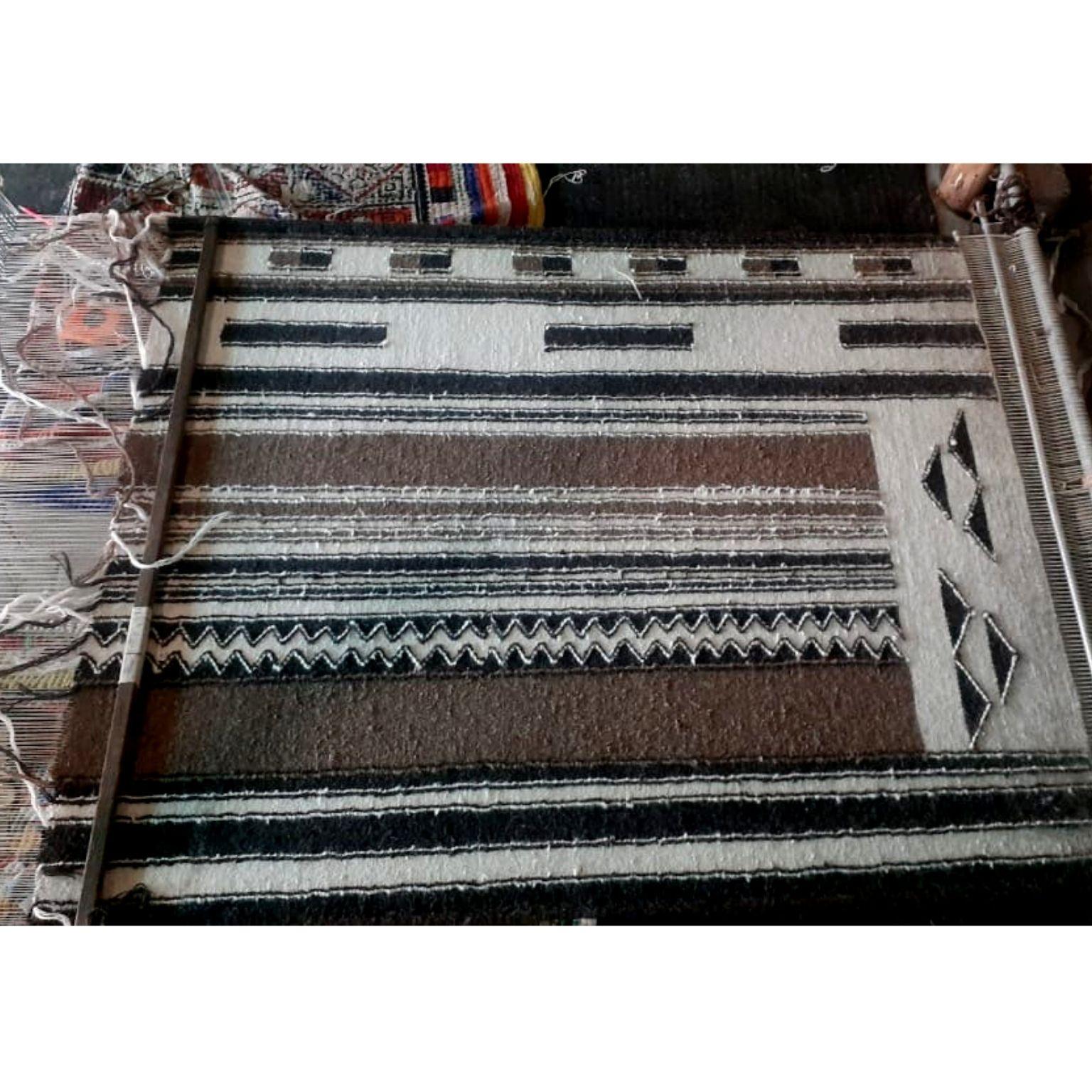 Geru Handloom Indian Wool Rug in Neutral Tones Geometric Patterns For Sale 4