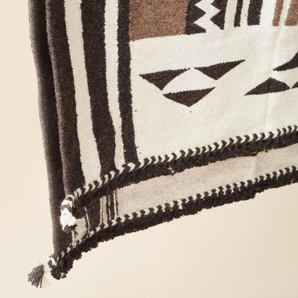 Organic Modern Geru Handloom Indian Wool Rug in Neutral Tones Geometric Patterns For Sale