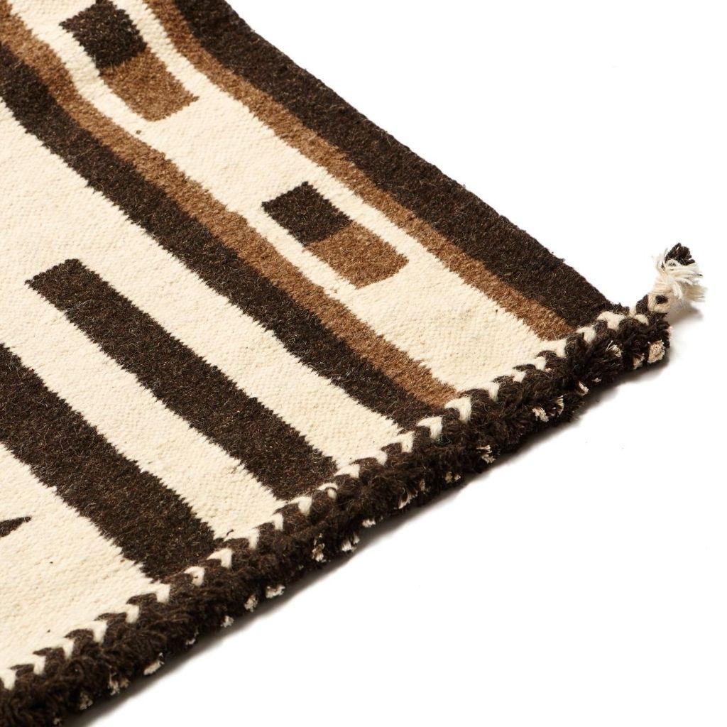 Hand-Woven Geru Handloom Indian Wool Rug in Neutral Tones Geometric Patterns For Sale