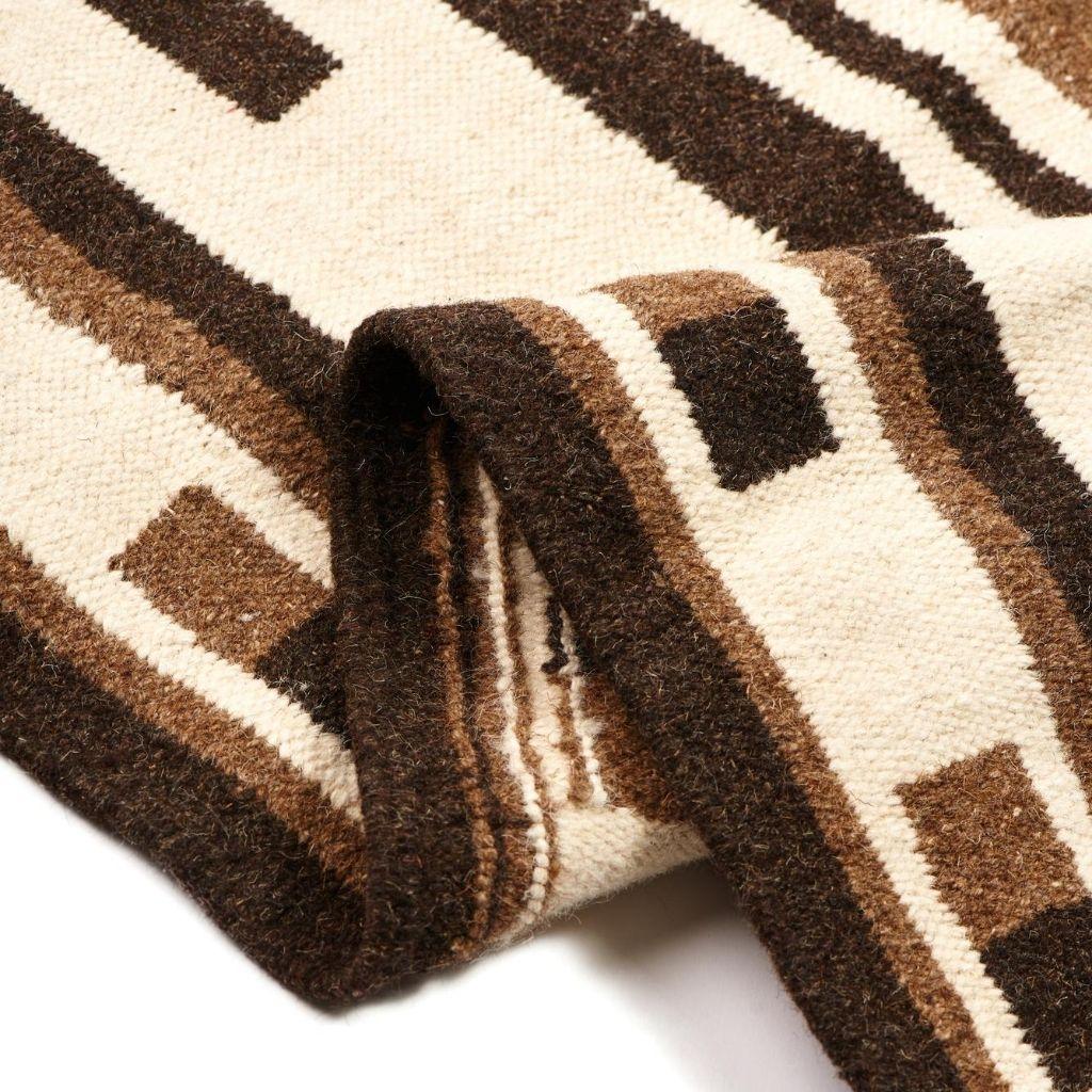 Geru Handloom Indian Wool Rug in Neutral Tones Geometric Patterns In New Condition For Sale In Bloomfield Hills, MI