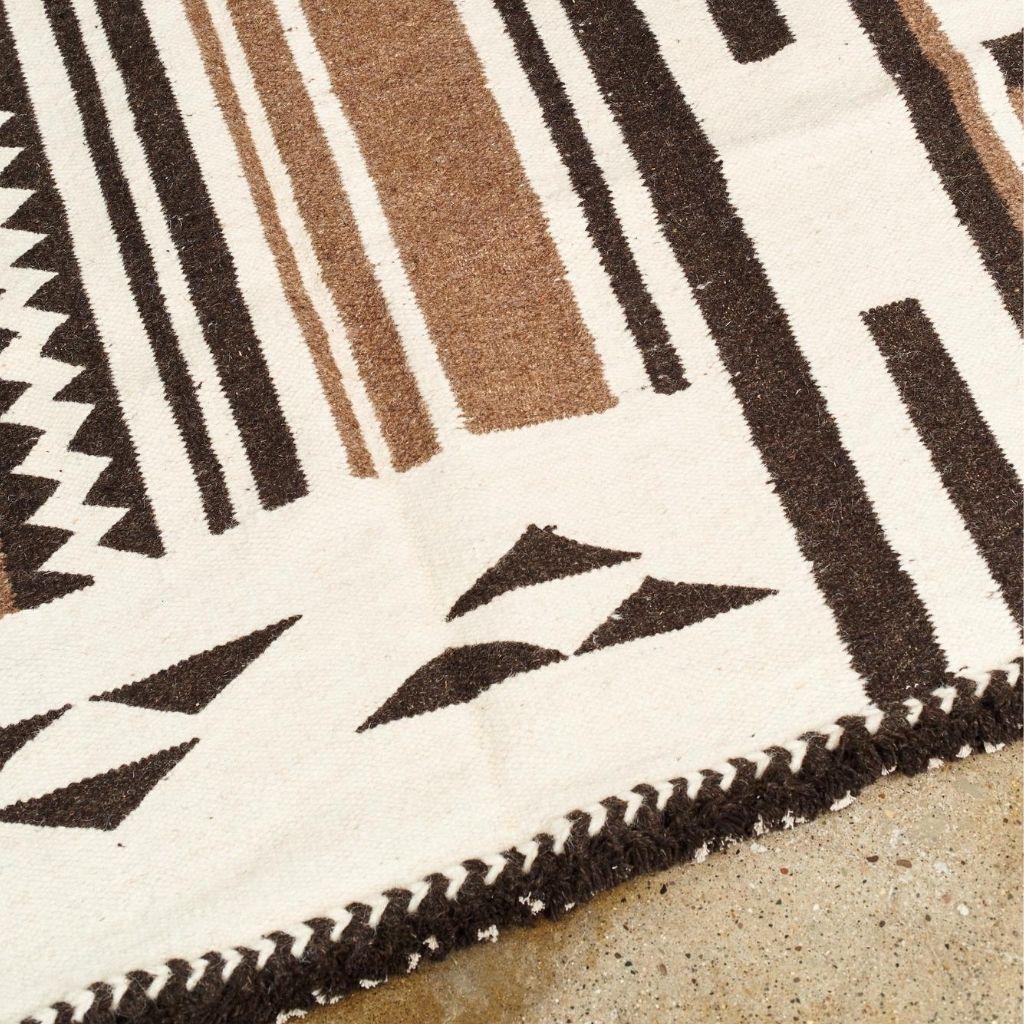 Contemporary Geru Handloom Indian Wool Rug in Neutral Tones Geometric Patterns For Sale