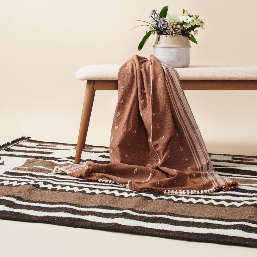 Geru Handloom Indian Wool Rug in Neutral Tones Geometric Patterns For Sale 2