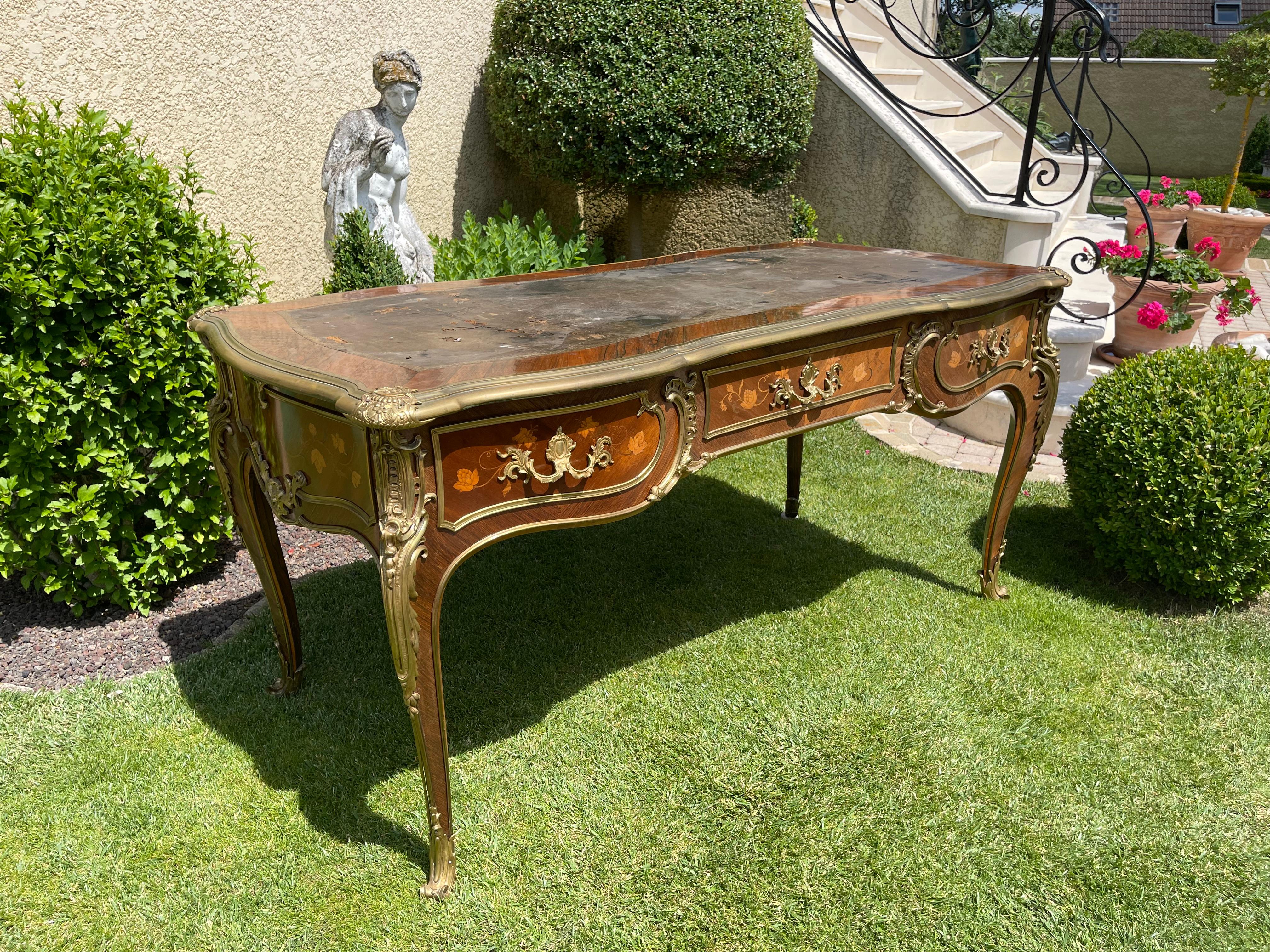 Gervais Durand, 19th Century Middle Desk in Marquetry & Bronze Style Louis XV For Sale 10