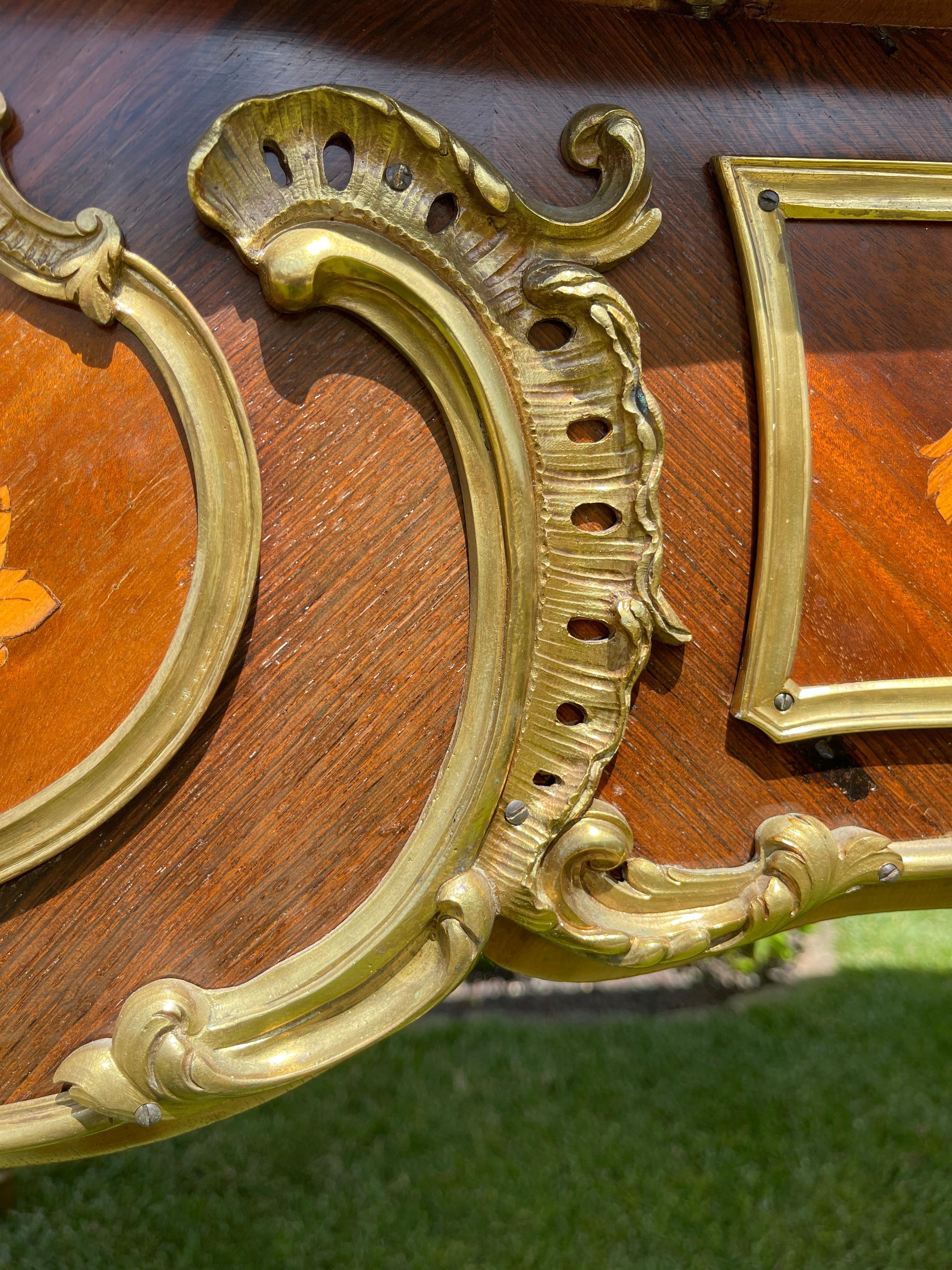 Gervais Durand, 19th Century Middle Desk in Marquetry & Bronze Style Louis XV In Good Condition For Sale In Beaune, FR